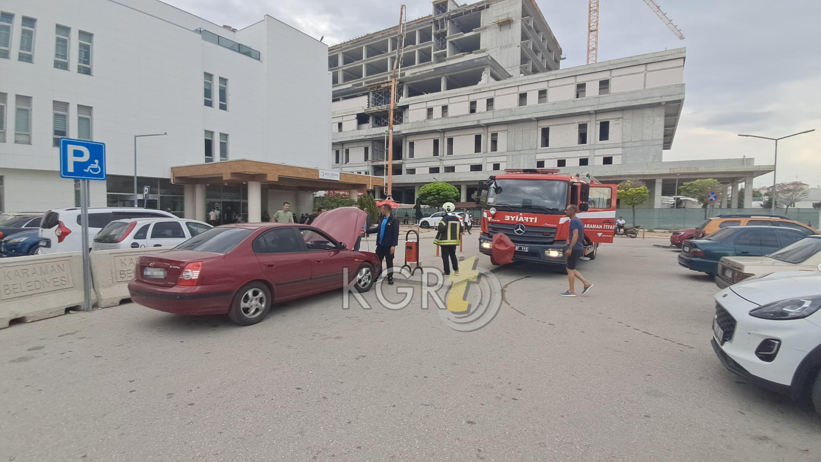 Karamanda Hastane Acil Otoparkinda Yangin Panigi1