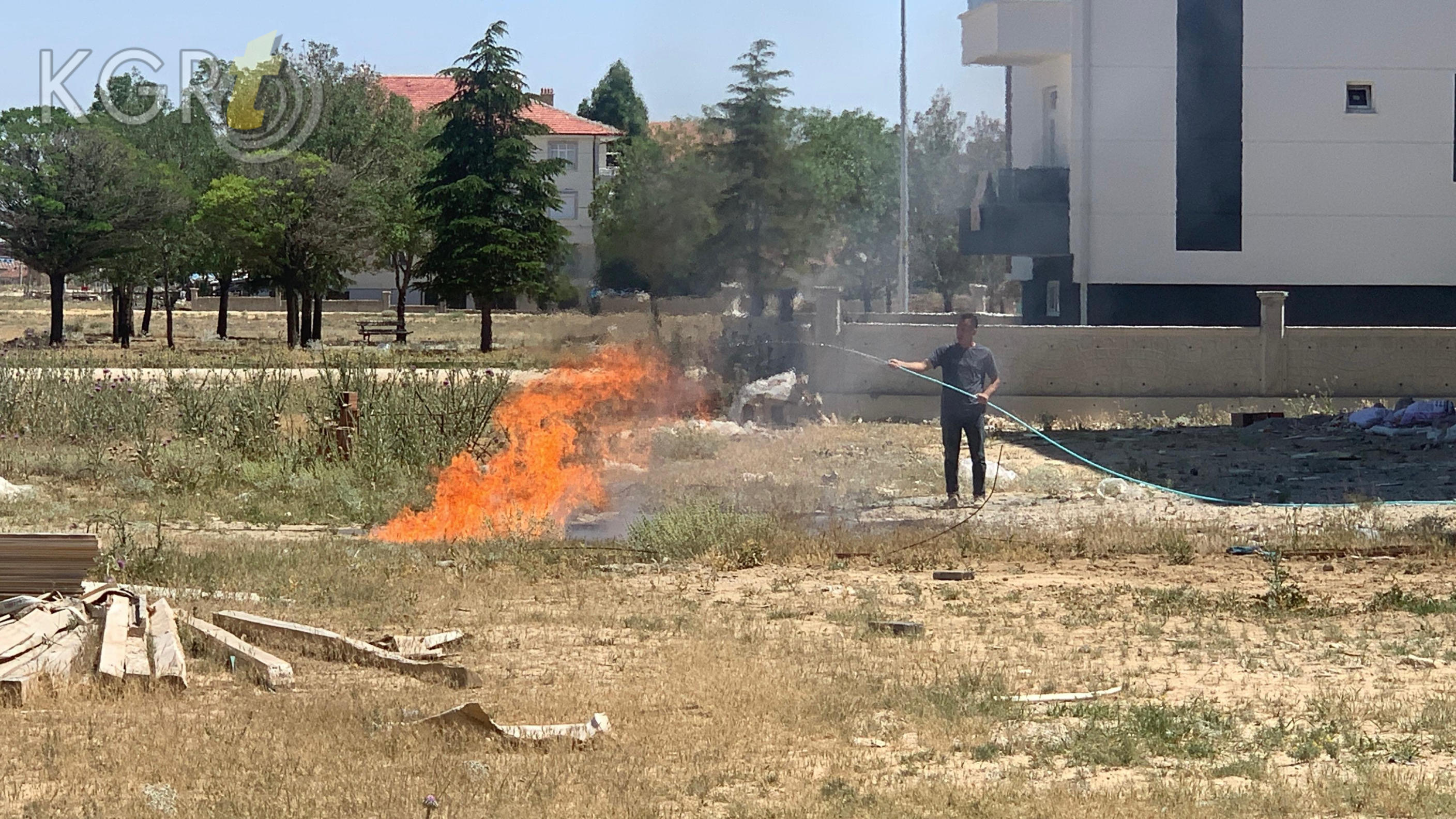 Karamanda Insaat Alanindaki Atiklar Alev Alev Yandi2