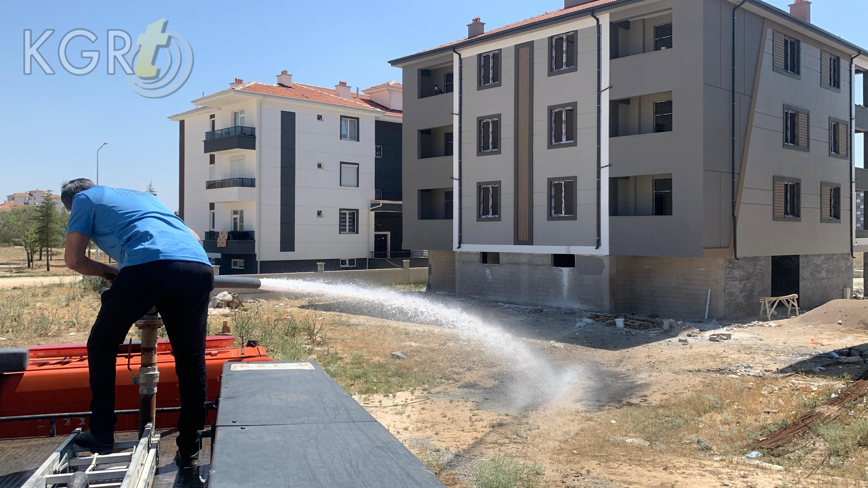 Karamanda Insaat Alanindaki Atiklar Alev Alev Yandi5