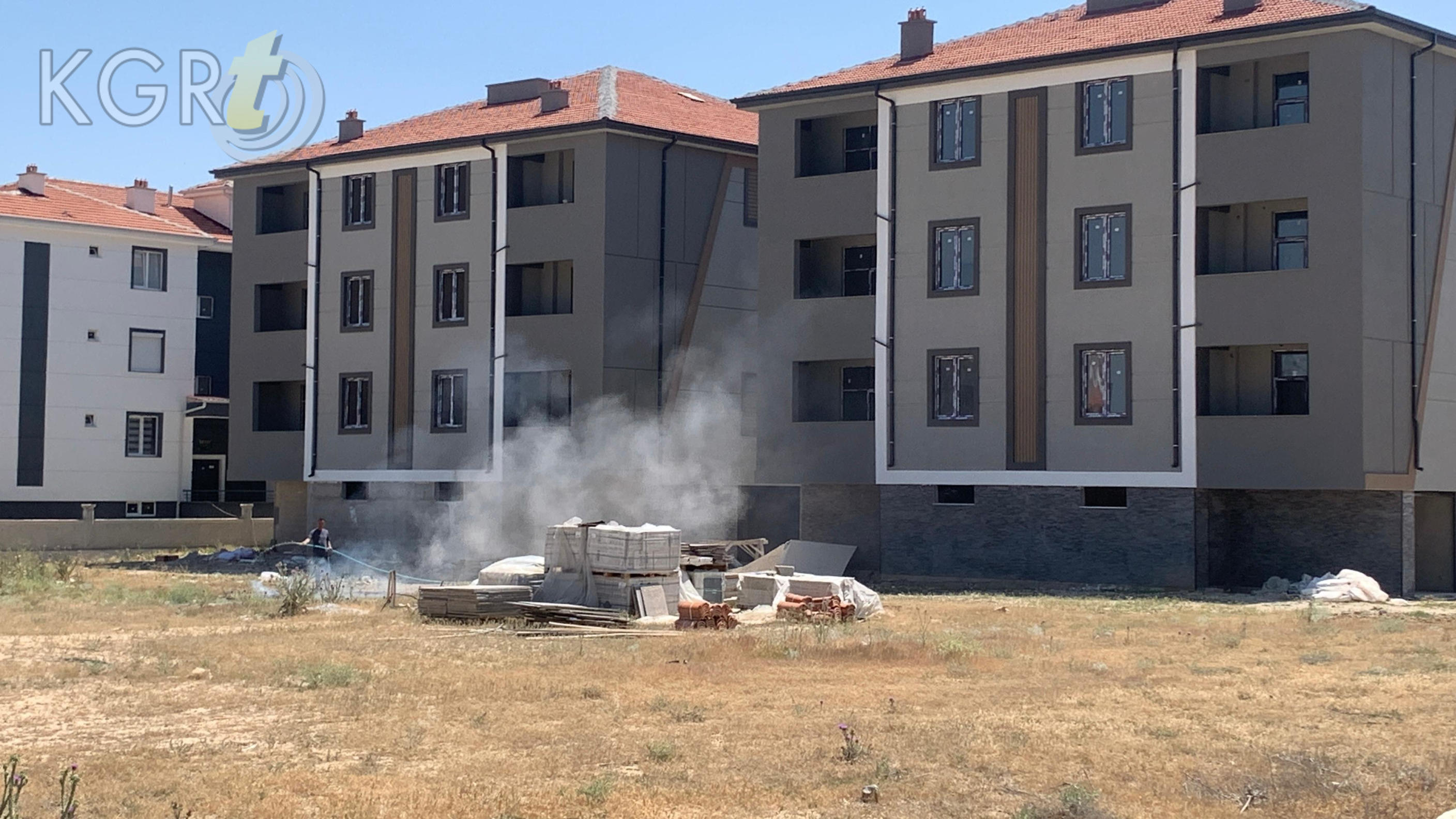 Karamanda Insaat Alanindaki Atiklar Alev Alev Yandi7