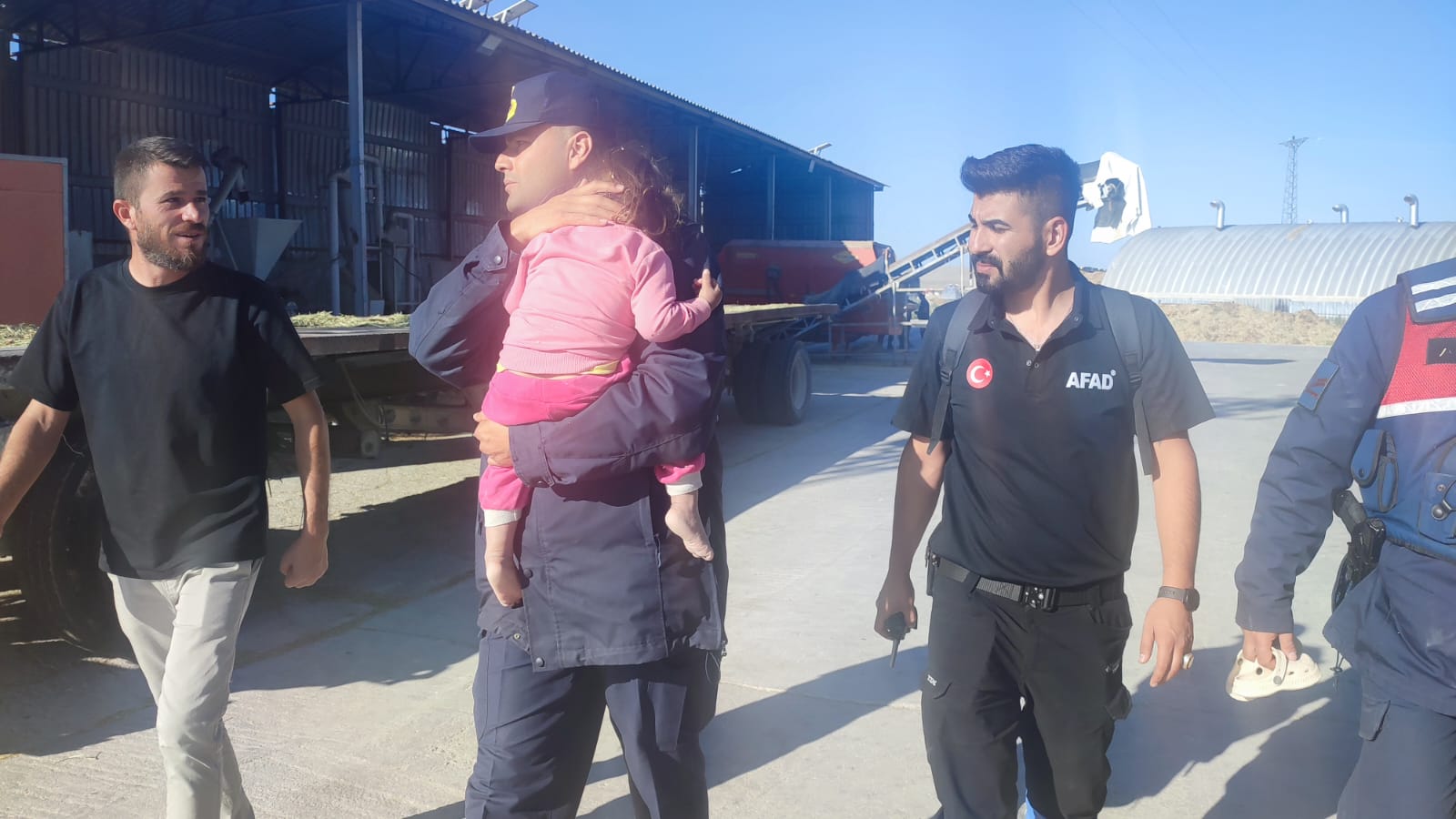 Karamanda Kayip 3 Yasindaki Kiz Cocugu Sag Salim Bulundu2