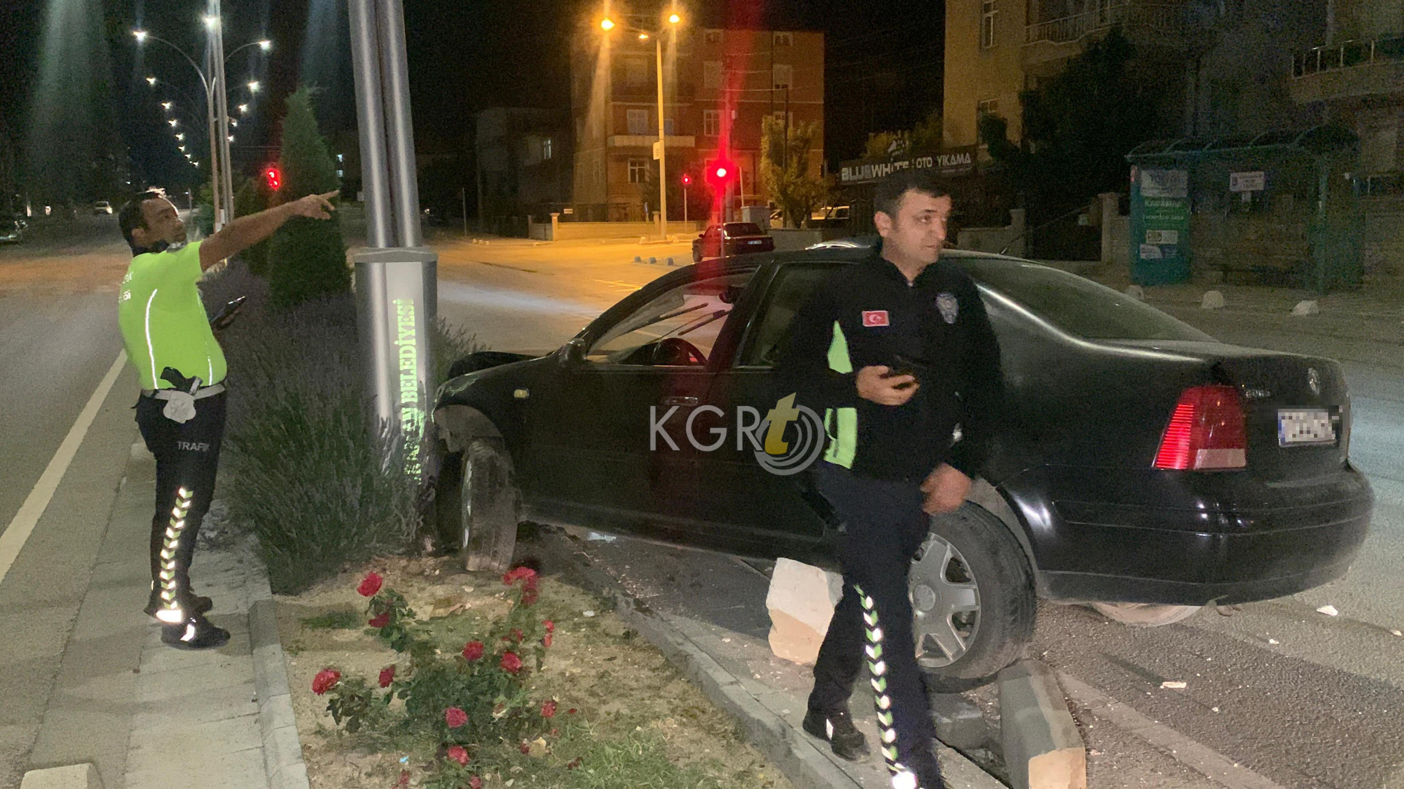 Karamanda Kaza Yapan Surucu Araci Birakip Kacti3