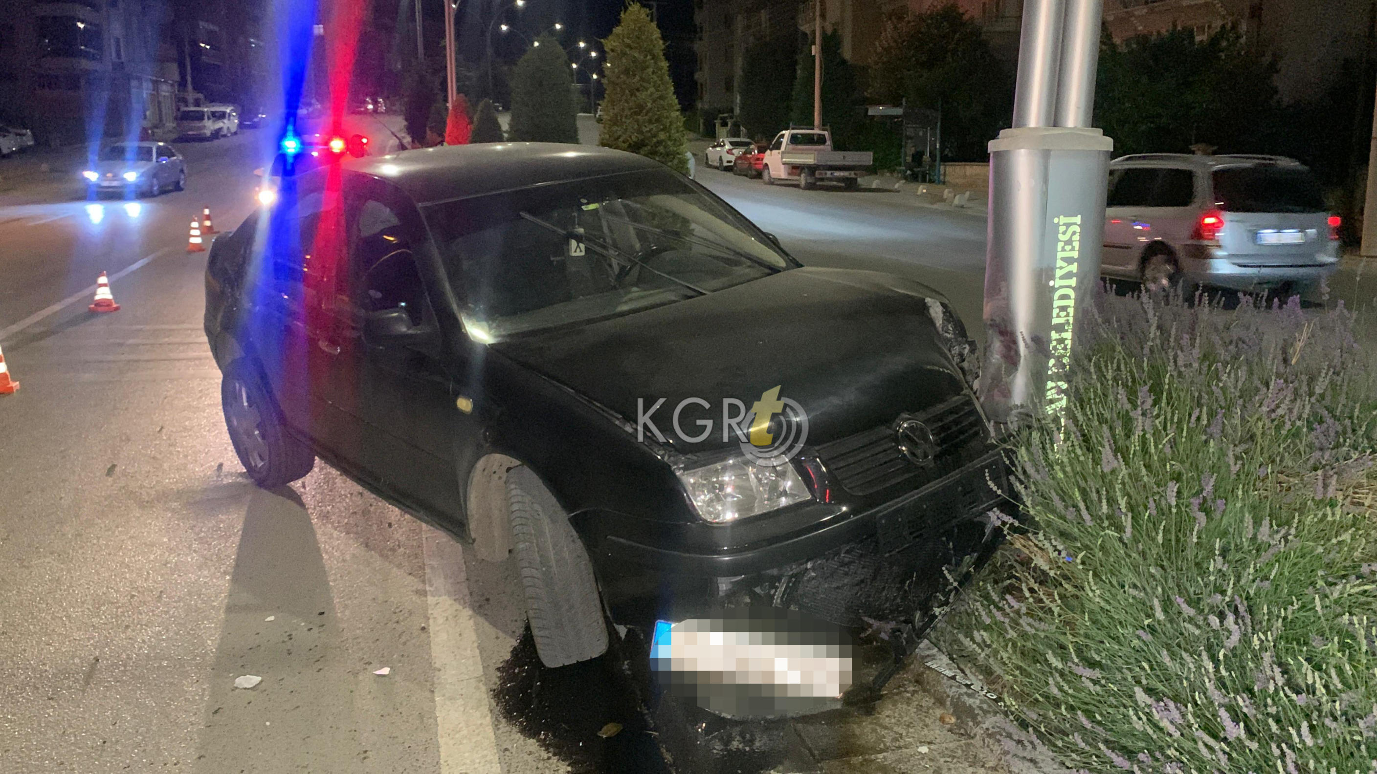Karamanda Kaza Yapan Surucu Araci Birakip Kacti6