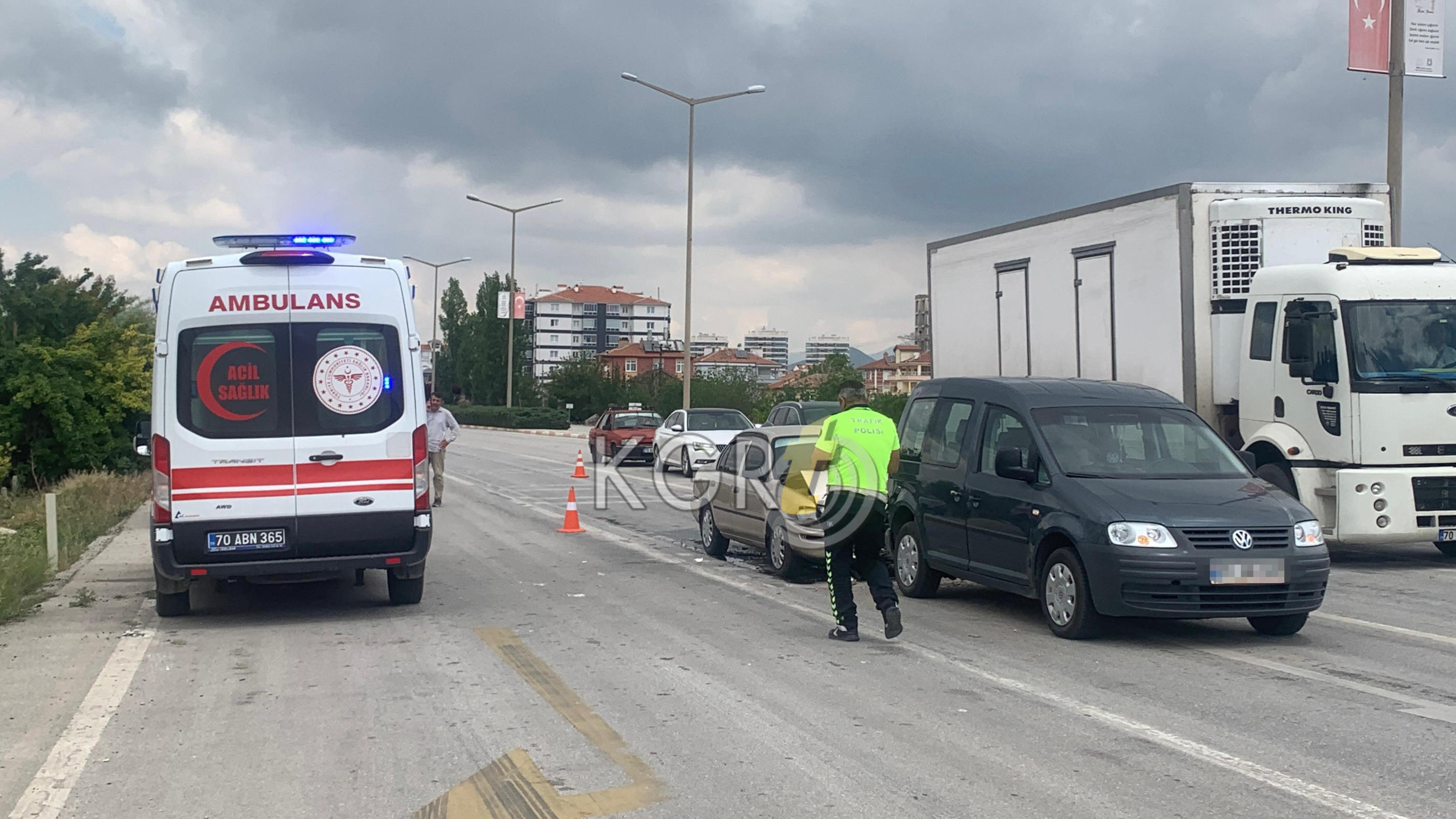 Karamanda Kirmizi Isikta Bekleyen Araca Arkadan Carpti 1 Yarali1
