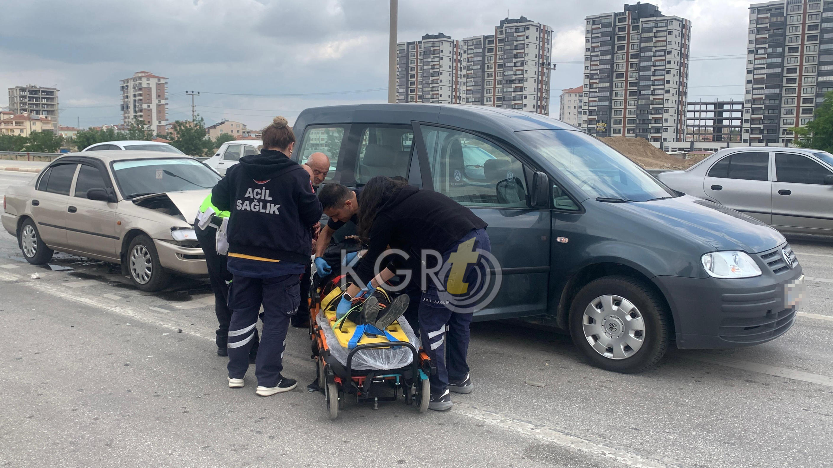 Karamanda Kirmizi Isikta Bekleyen Araca Arkadan Carpti 1 Yarali2