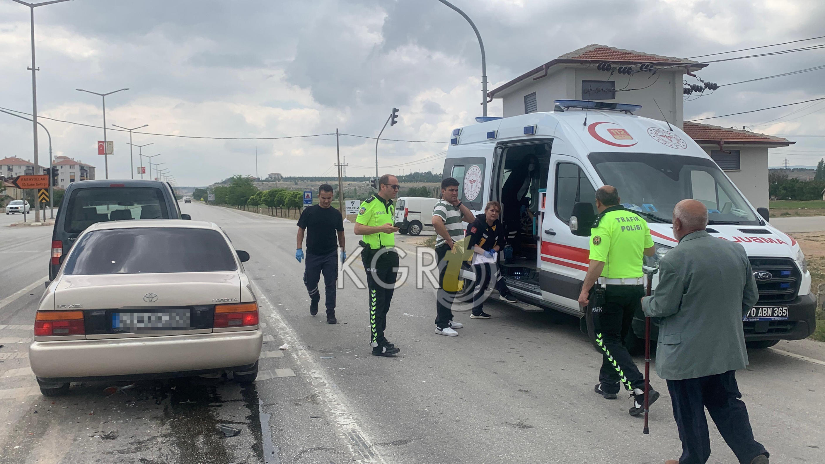 Karamanda Kirmizi Isikta Bekleyen Araca Arkadan Carpti 1 Yarali3