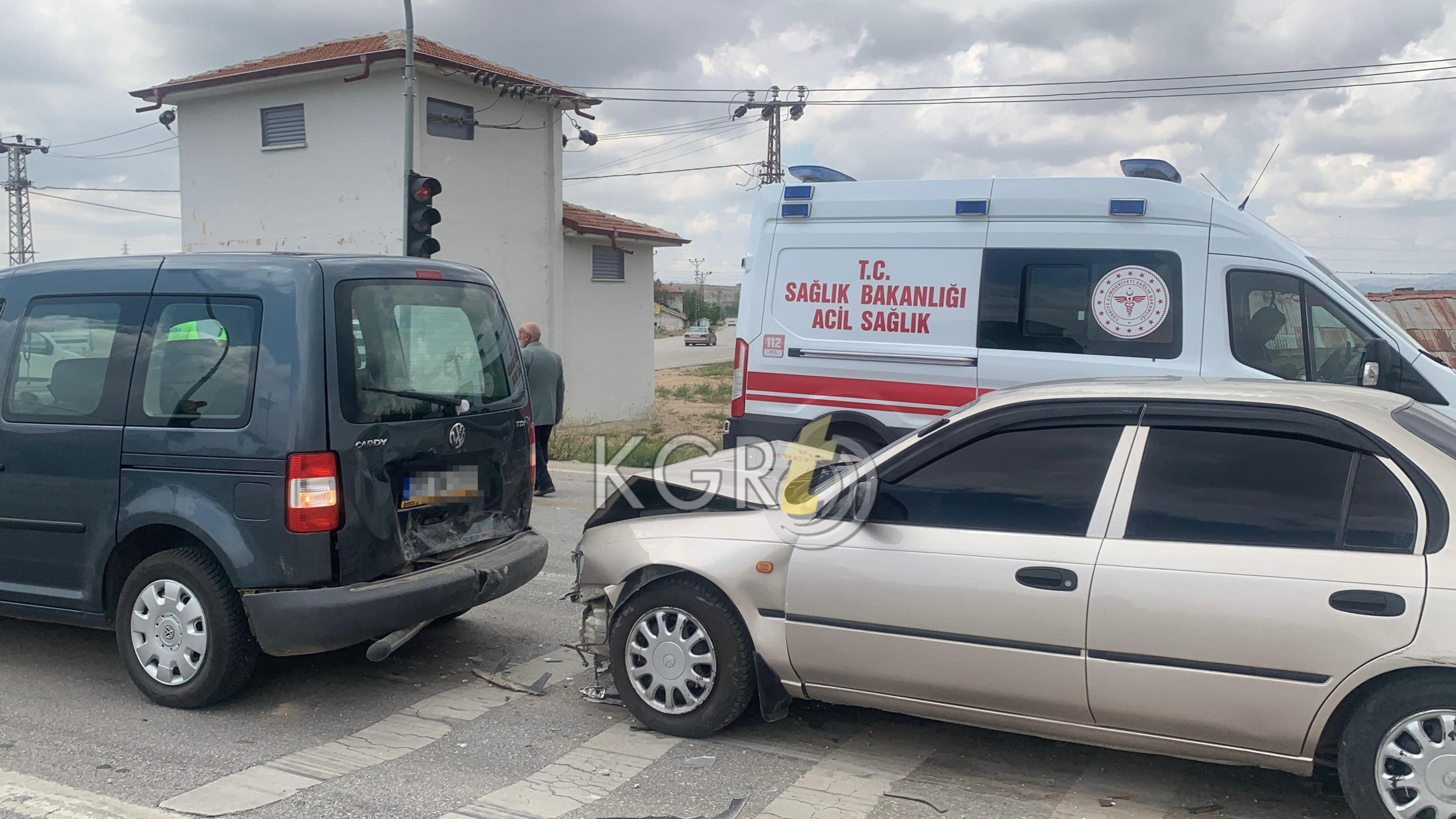 Karamanda Kirmizi Isikta Bekleyen Araca Arkadan Carpti 1 Yarali5