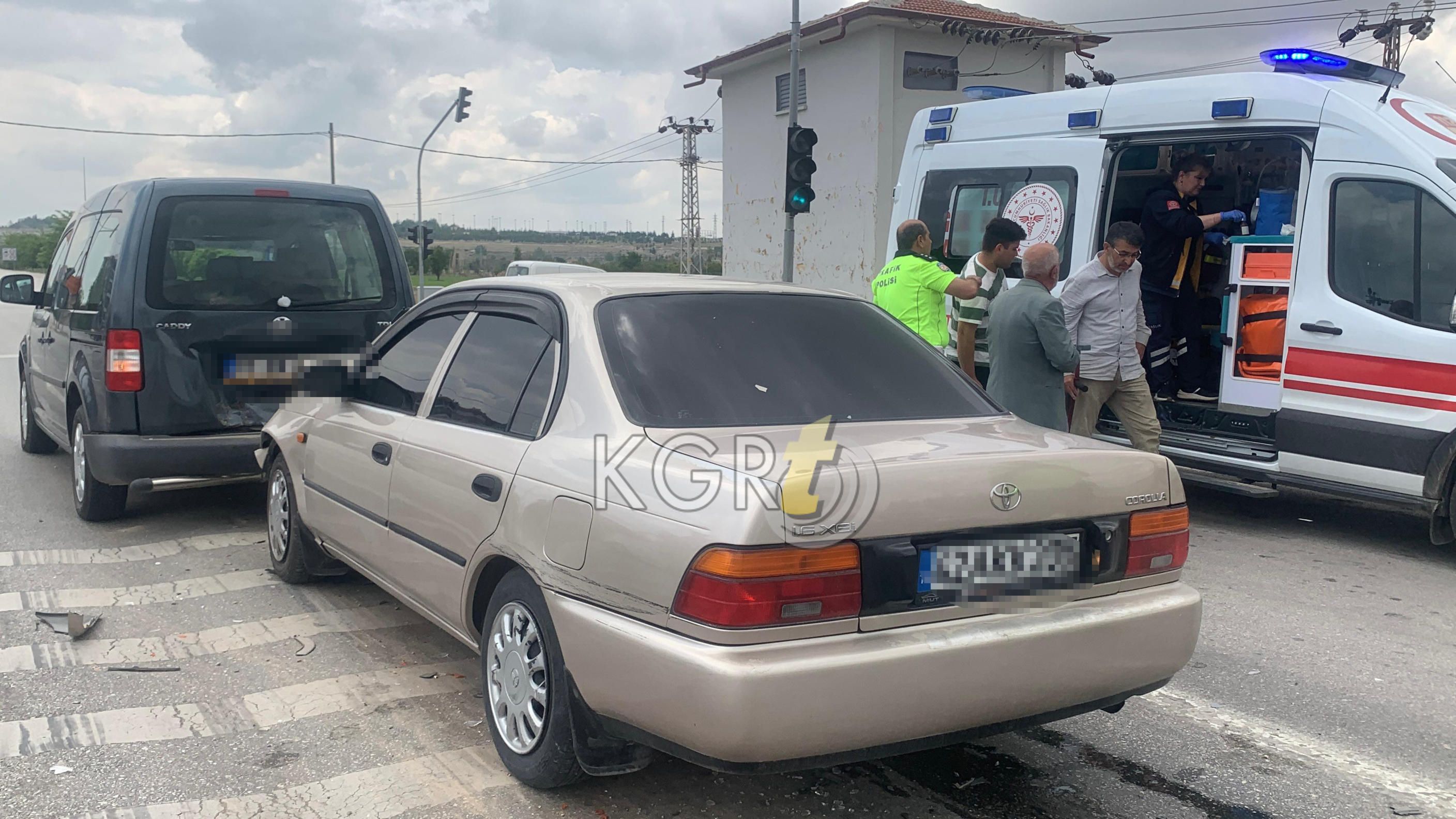Karamanda Kirmizi Isikta Bekleyen Araca Arkadan Carpti 1 Yarali6
