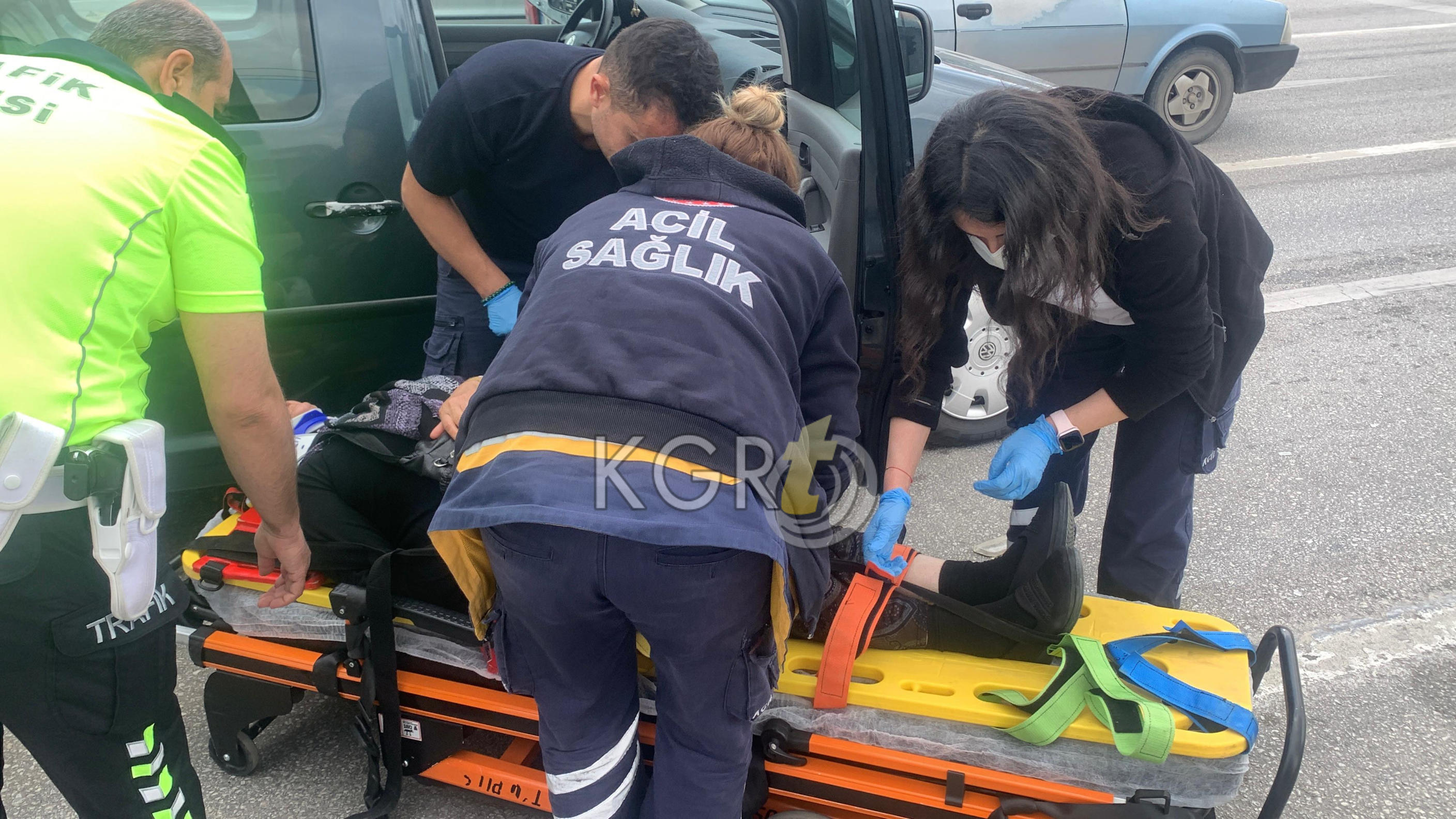 Karamanda Kirmizi Isikta Bekleyen Araca Arkadan Carpti 1 Yarali7