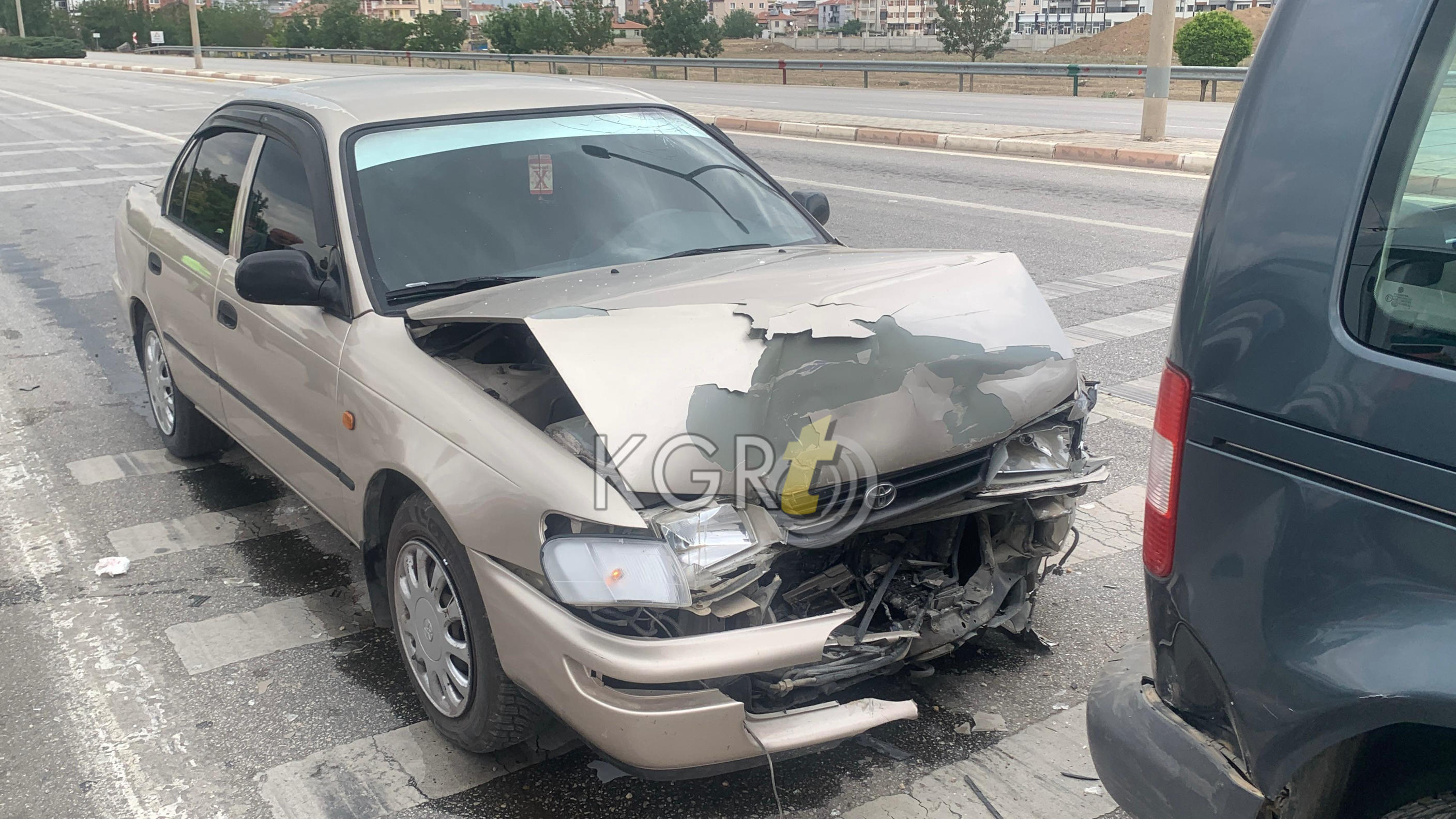 Karamanda Kirmizi Isikta Bekleyen Araca Arkadan Carpti 1 Yarali8