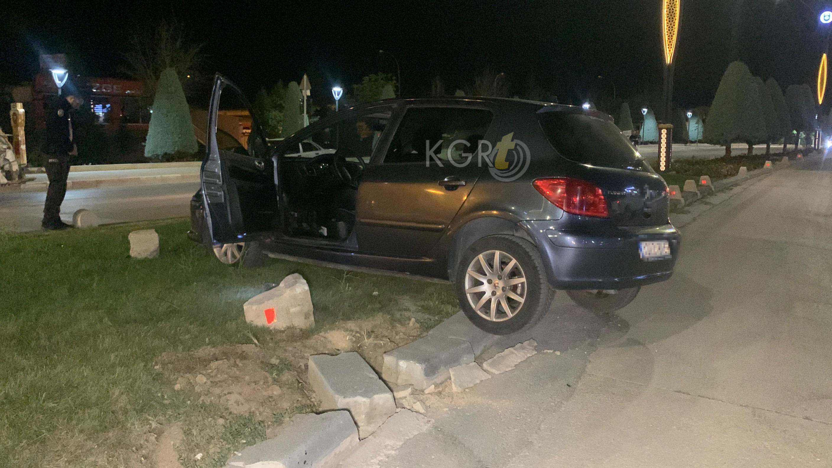 Karamanda Kontrolden Cikan Arac Orta Refuje Cikti1