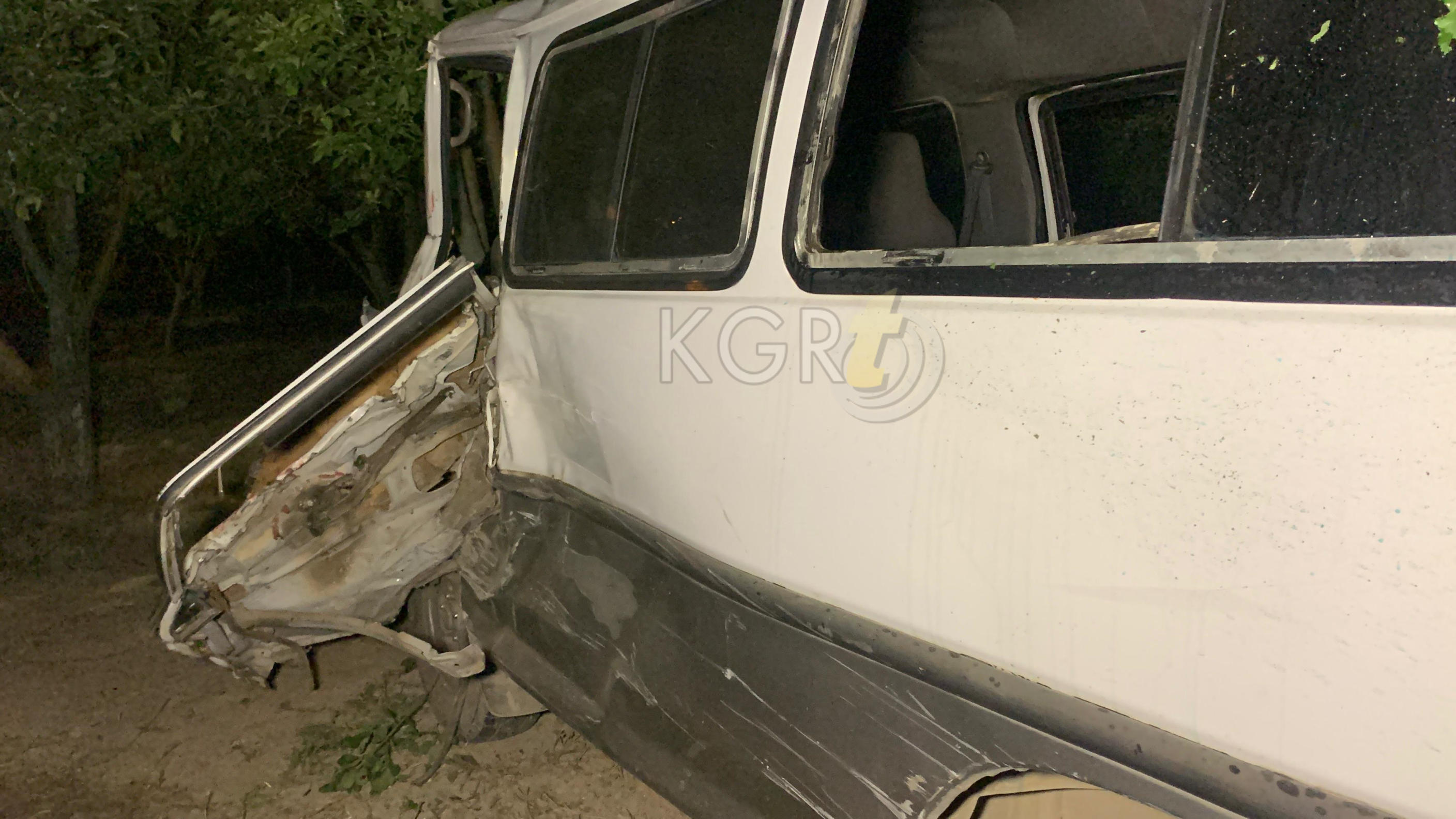 Karamanda Kontrolden Cikan Minibus Elma Bahcesine Uctu 1 Yarali11