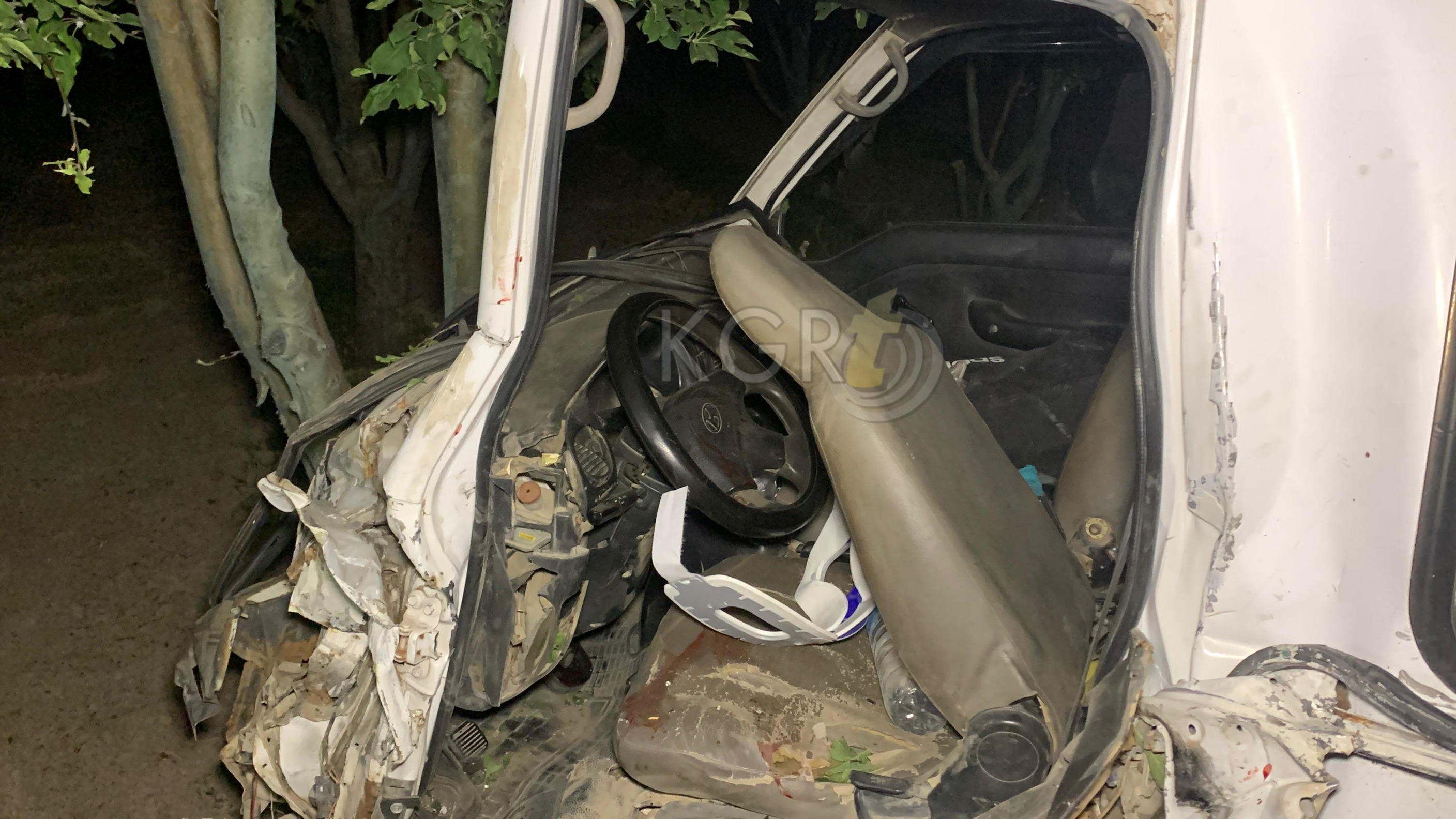 Karamanda Kontrolden Cikan Minibus Elma Bahcesine Uctu 1 Yarali12