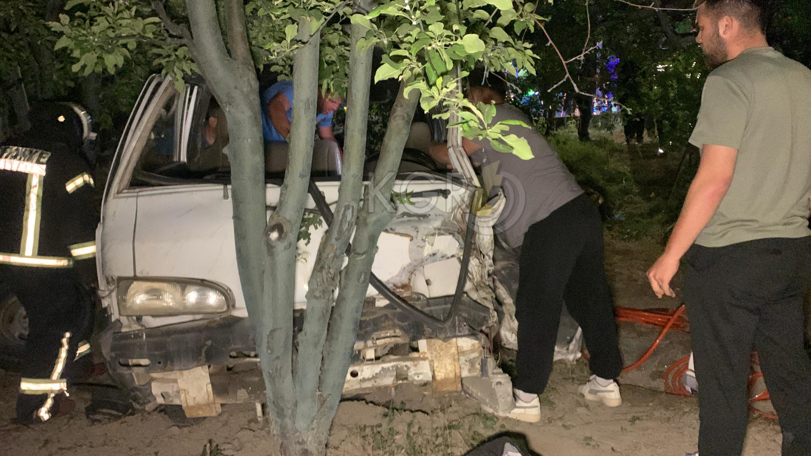 Karamanda Kontrolden Cikan Minibus Elma Bahcesine Uctu 1 Yarali20
