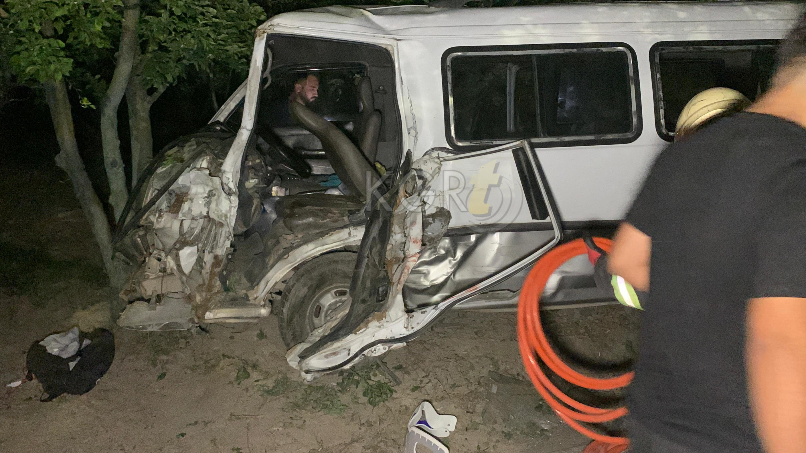 Karamanda Kontrolden Cikan Minibus Elma Bahcesine Uctu 1 Yarali6