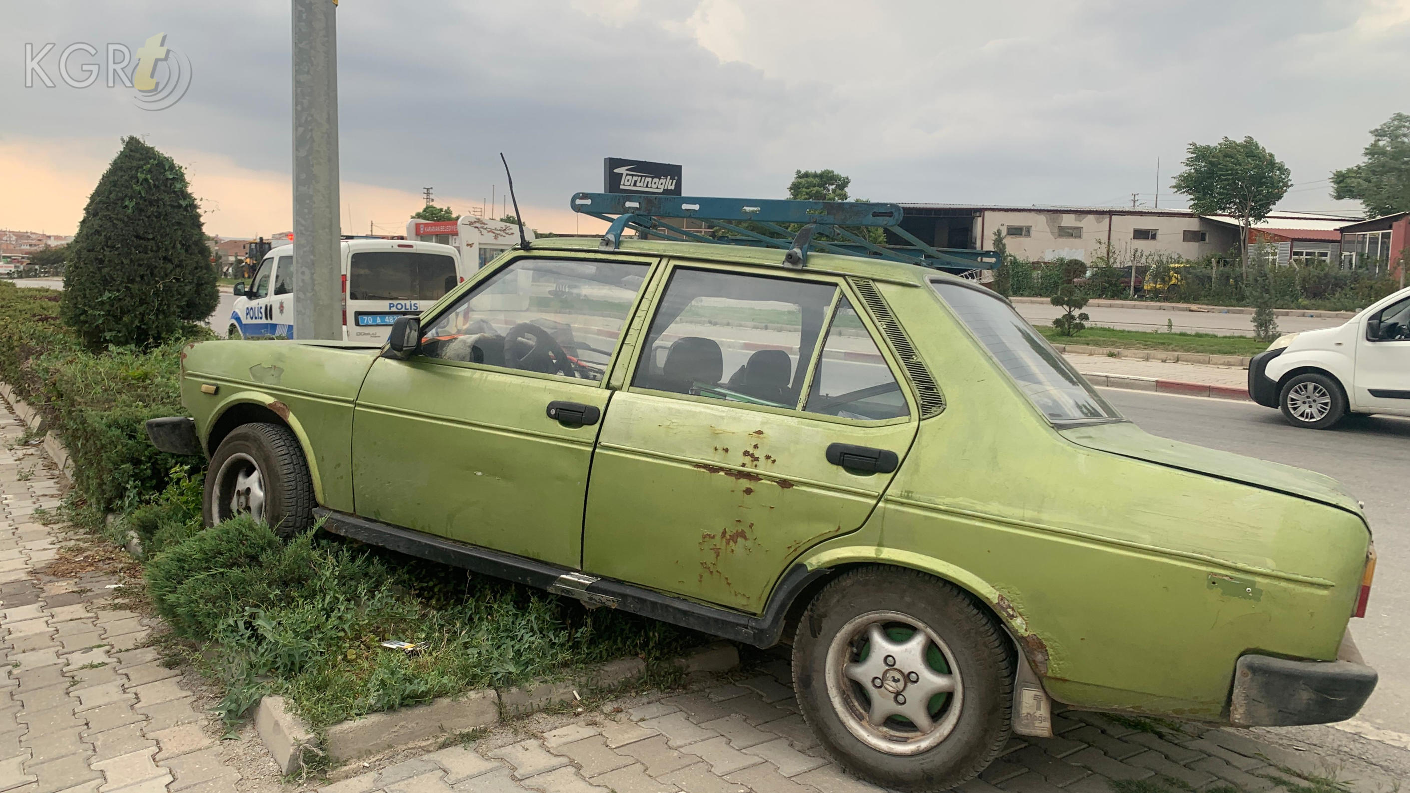 Karamanda Kontrolden Cikan Otomobil Aydinlatma Diregine Carpti3