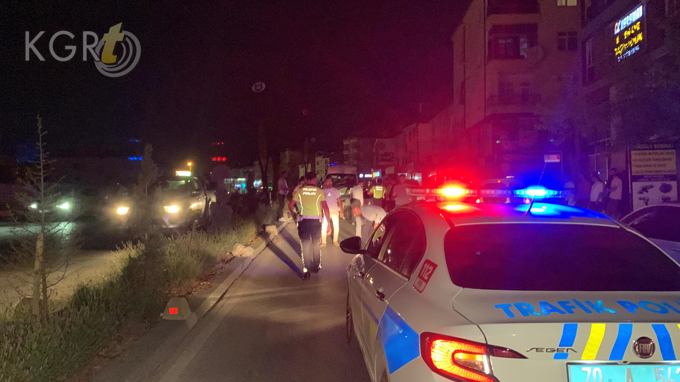 Karamanda Otomobil Aydinlatma Diregine Carpti Surucu Ve Cocuklari Ucuz Atlatti11