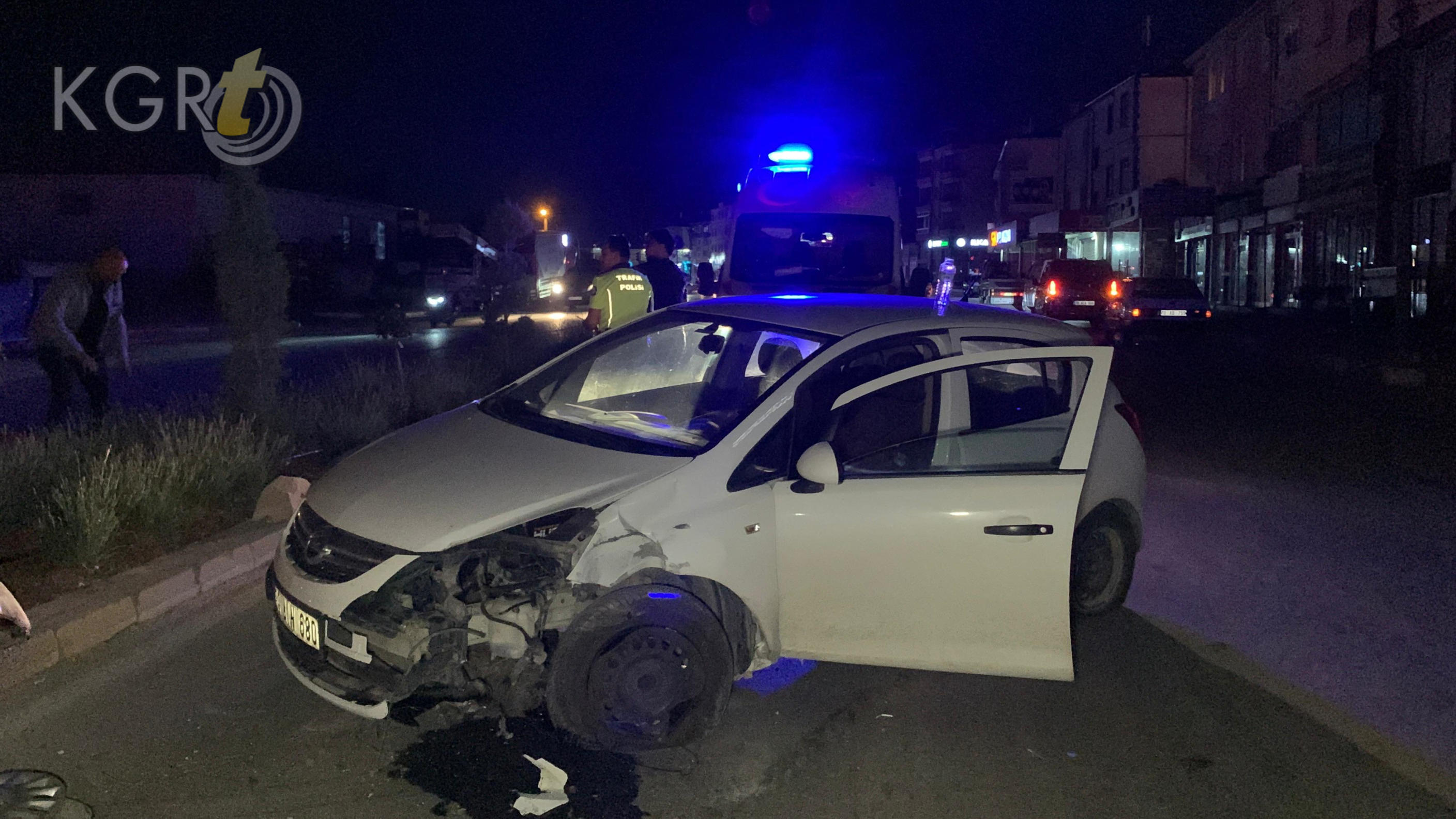 Karamanda Otomobil Aydinlatma Diregine Carpti Surucu Ve Cocuklari Ucuz Atlatti8