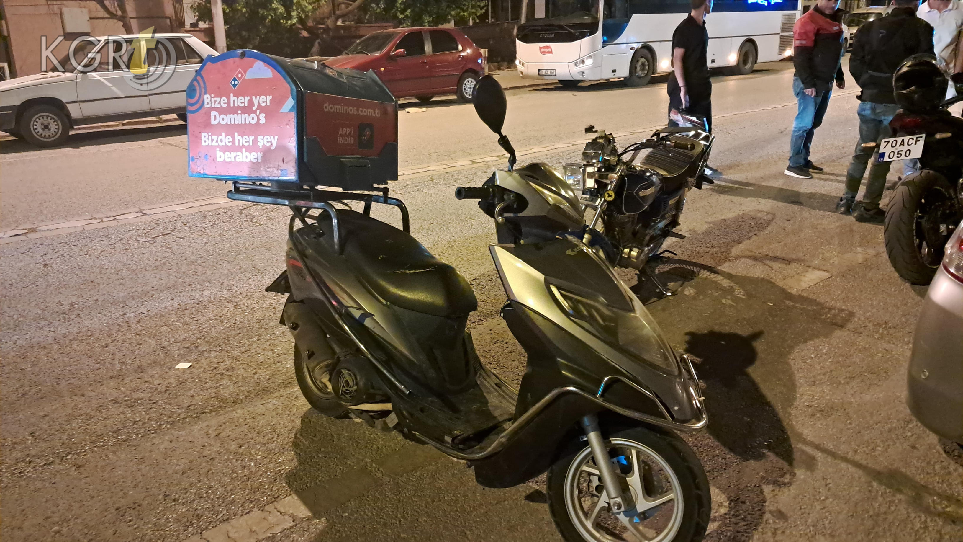 Karamanda Otomobille Carpisan Motokurye Genc Yaralandi3