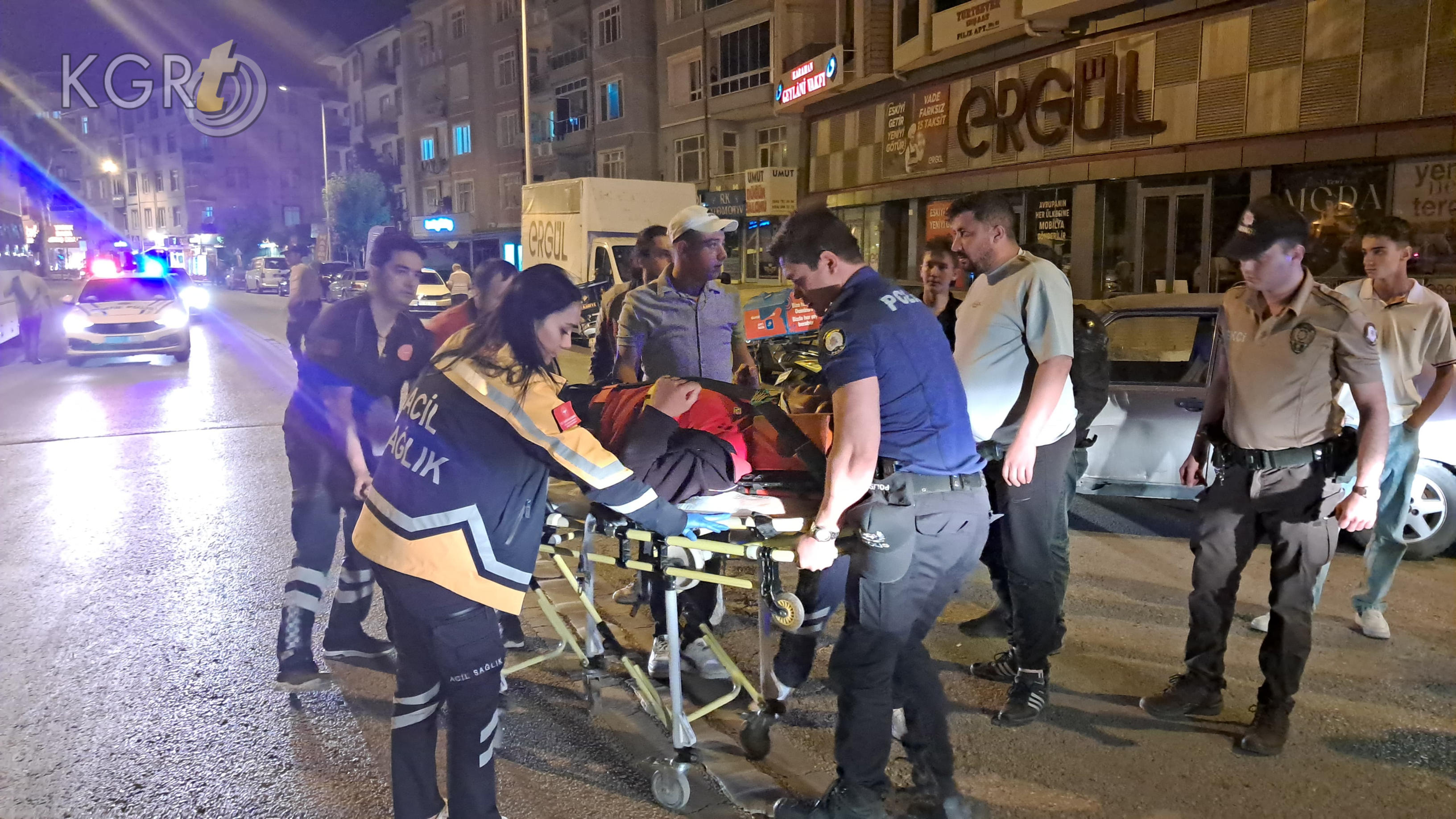 Karamanda Otomobille Carpisan Motokurye Genc Yaralandi7