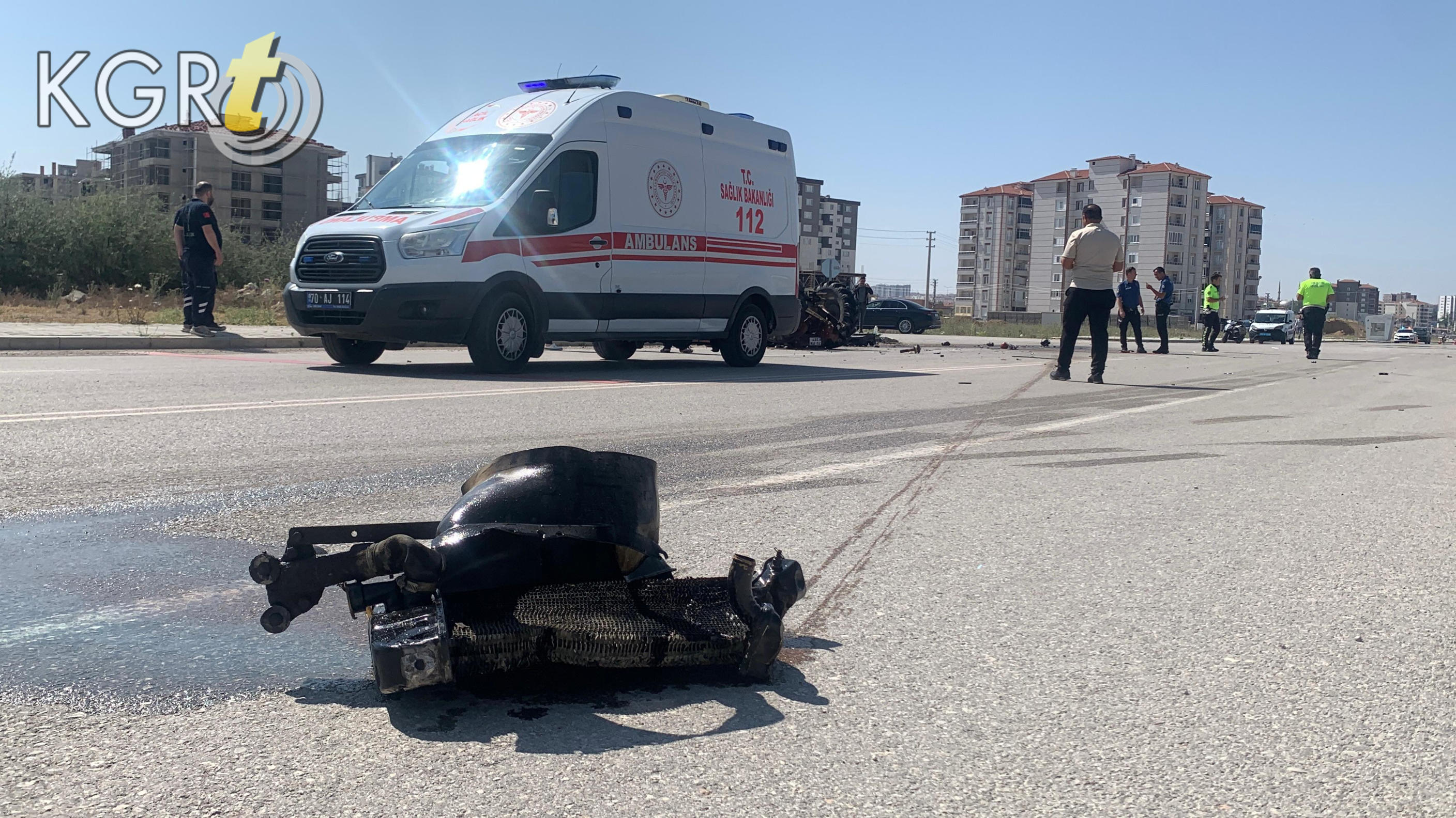 Karamanda Otomobille Carpisan Traktor Paramparca Oldu 1 Agir Yarali12