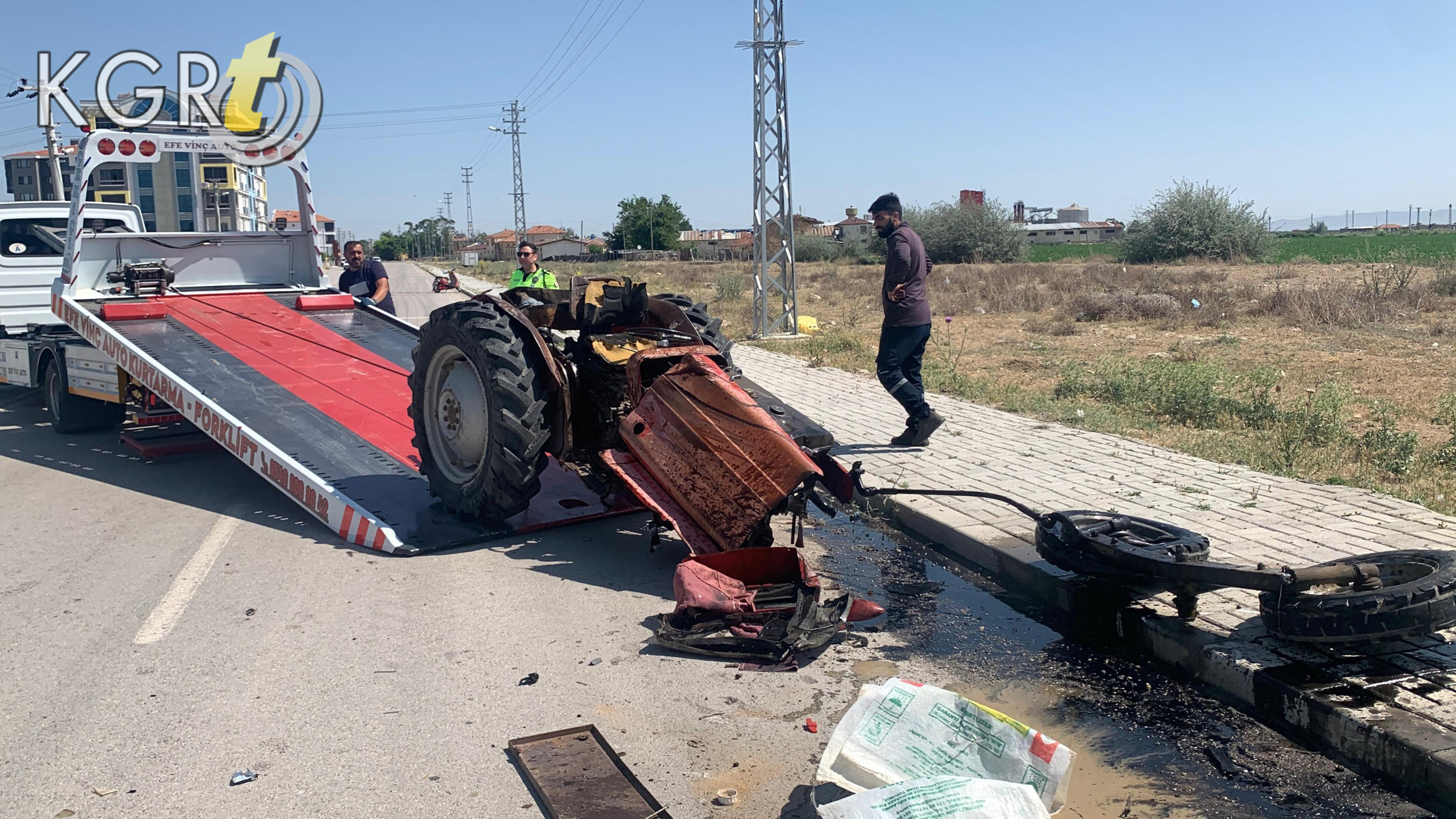 Karamanda Otomobille Carpisan Traktor Paramparca Oldu 1 Agir Yarali20