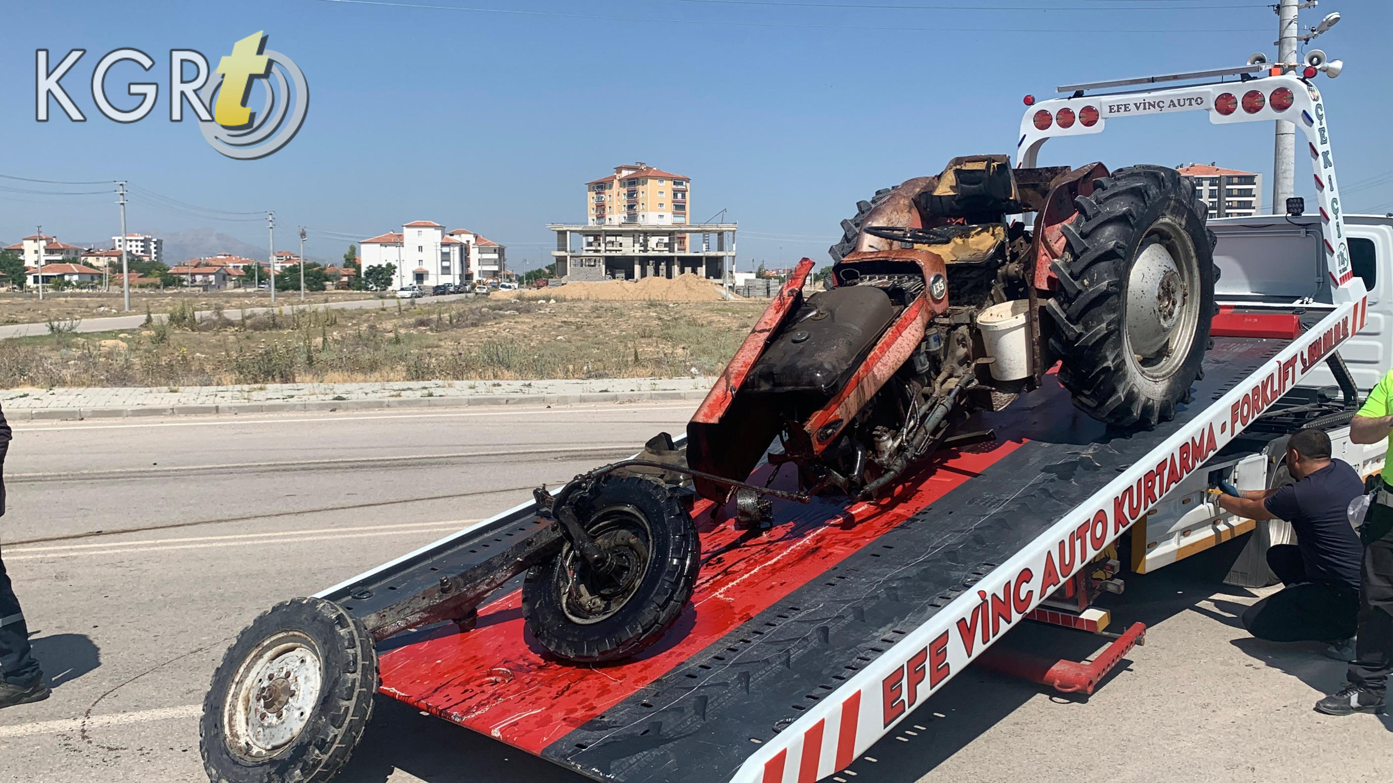 Karamanda Otomobille Carpisan Traktor Paramparca Oldu 1 Agir Yarali22