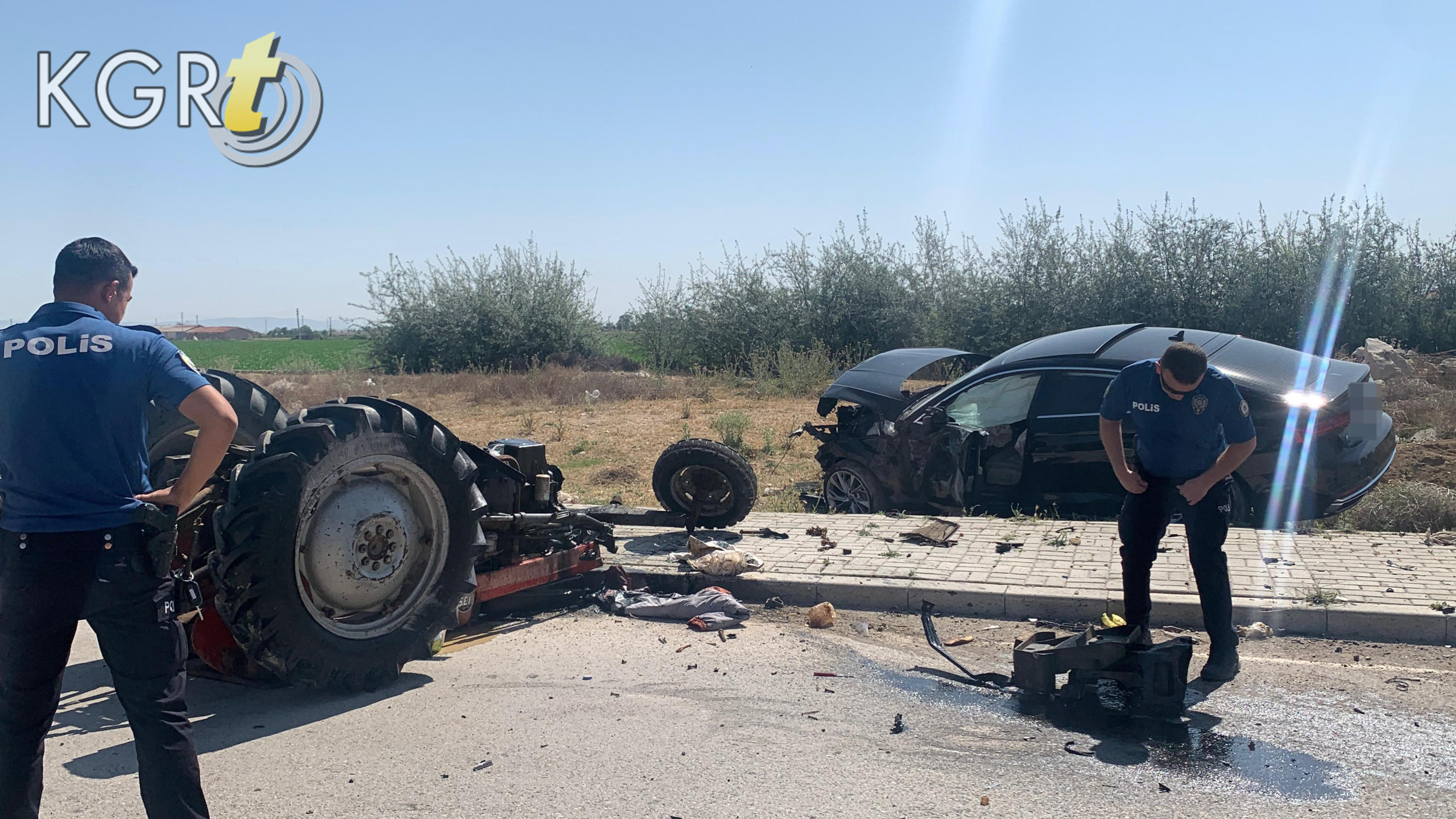 Karamanda Otomobille Carpisan Traktor Paramparca Oldu 1 Agir Yarali7