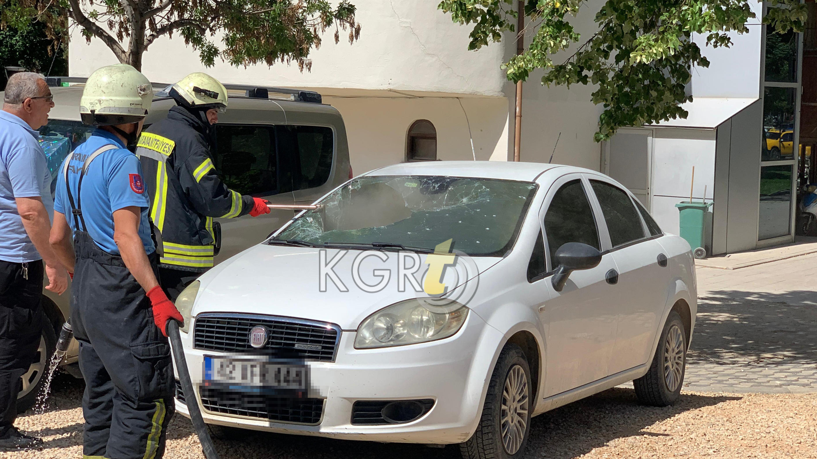 Karamanda Patlayan Telefon Bataryasi Araci Yakti1