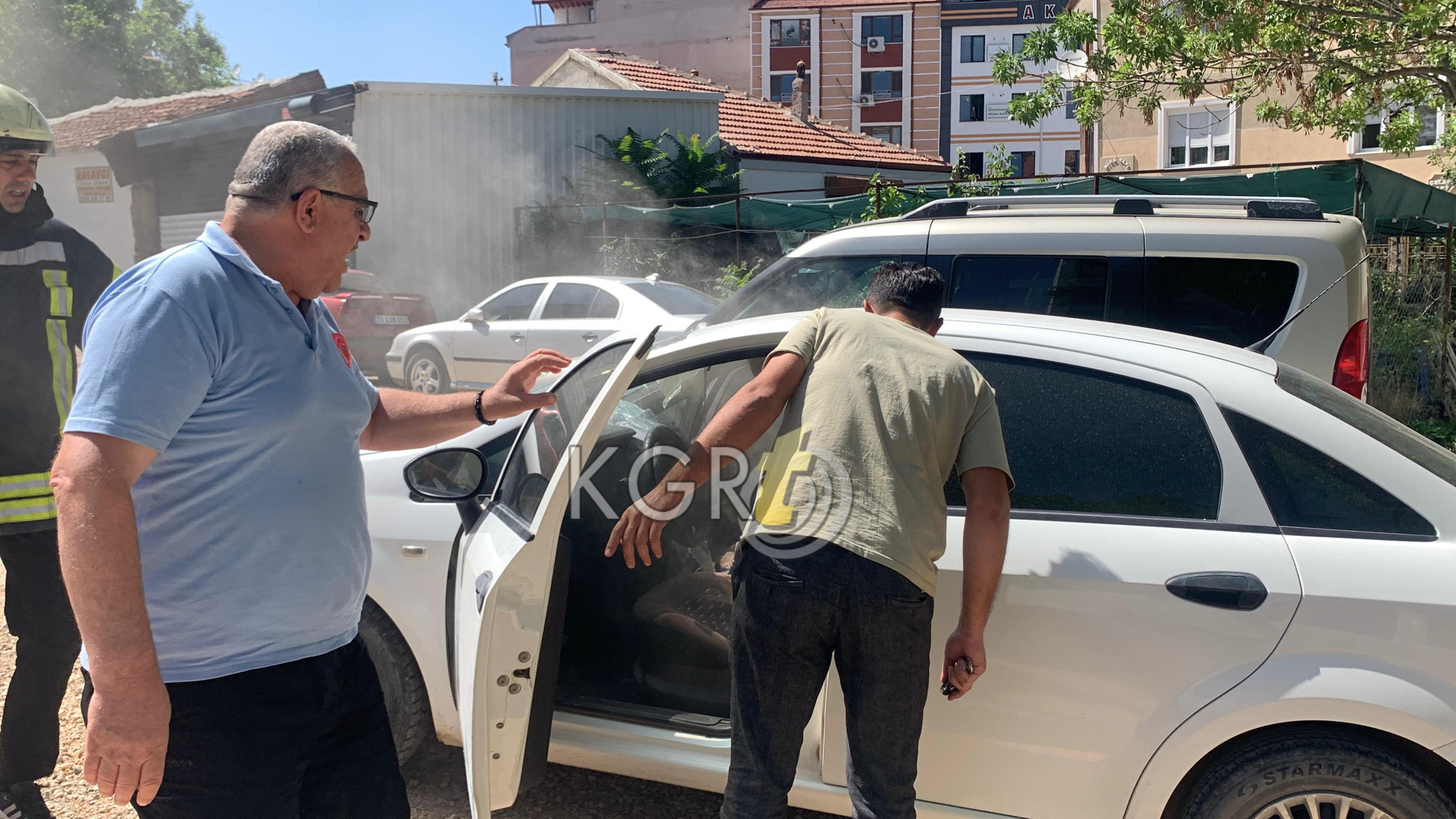 Karamanda Patlayan Telefon Bataryasi Araci Yakti11