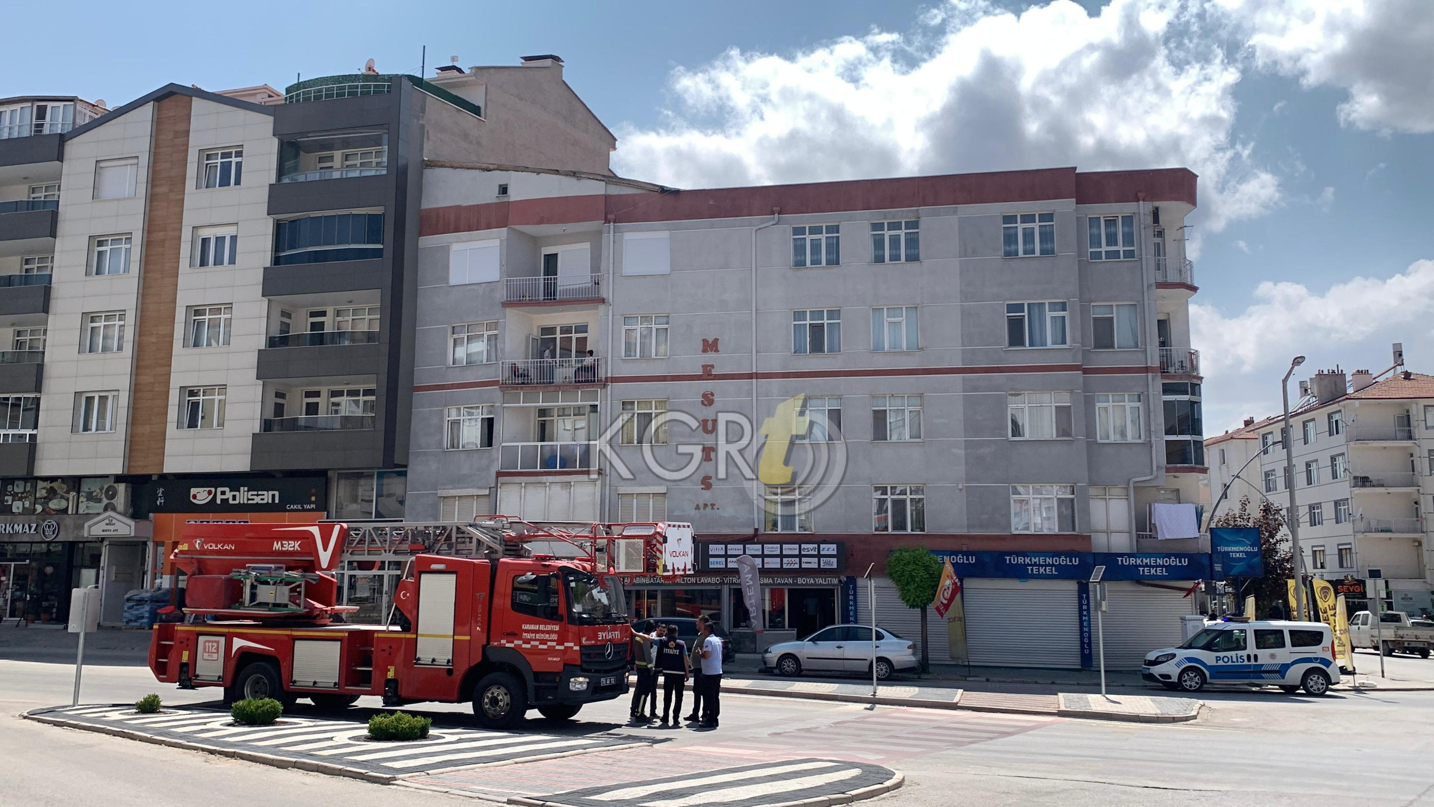 Karamanda Teras Kata Cikan Kiz Cocugu Ekipleri Harekete Gecirdi5