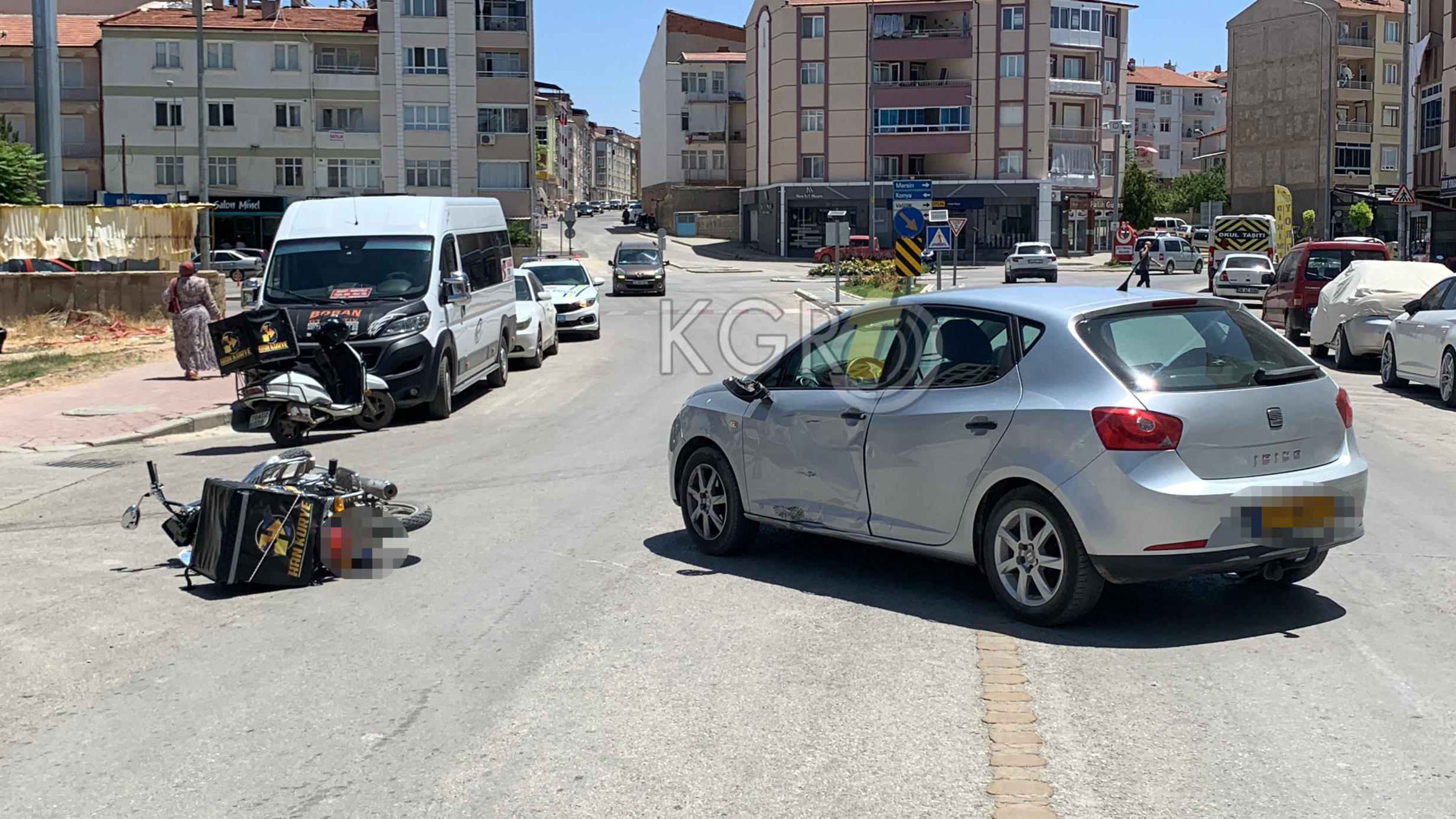 Karamanda Yabanci Plakali Otomobille Motorkurye Carpisti 1 Yarali3
