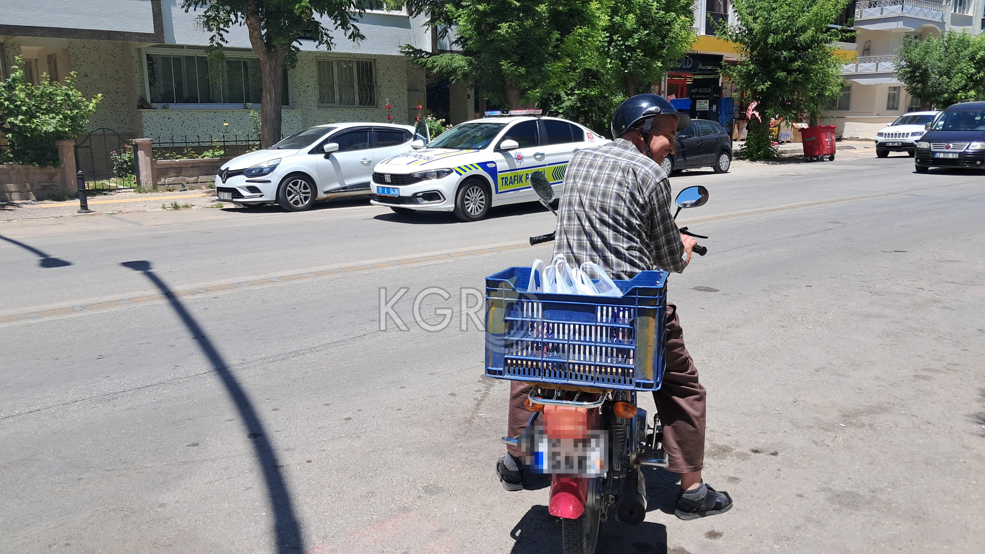 Karamanda Yasli Adamin Motorunu Caldi Sonra Da Kaza Yapti3