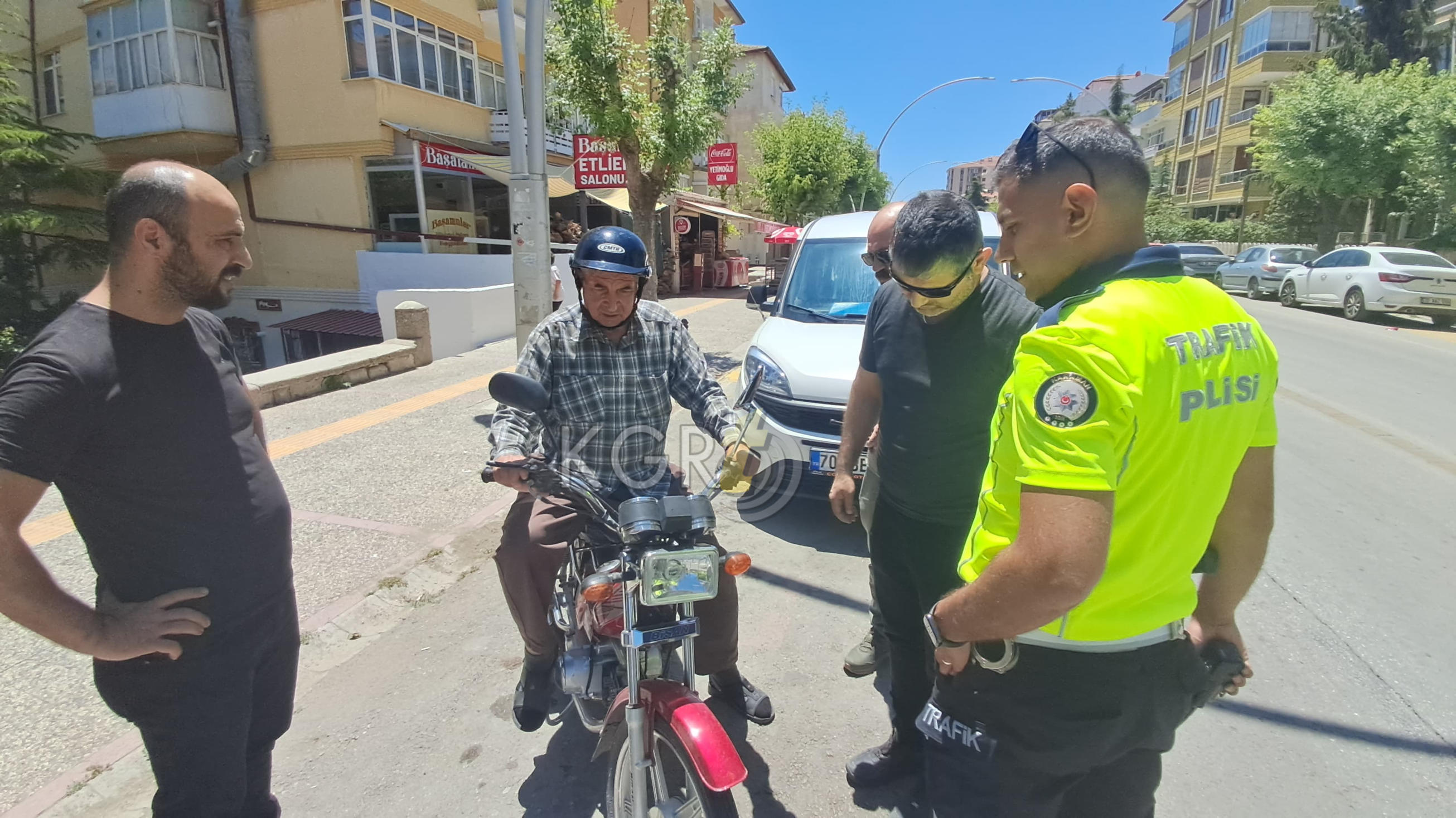 Karamanda Yasli Adamin Motorunu Caldi Sonra Da Kaza Yapti5