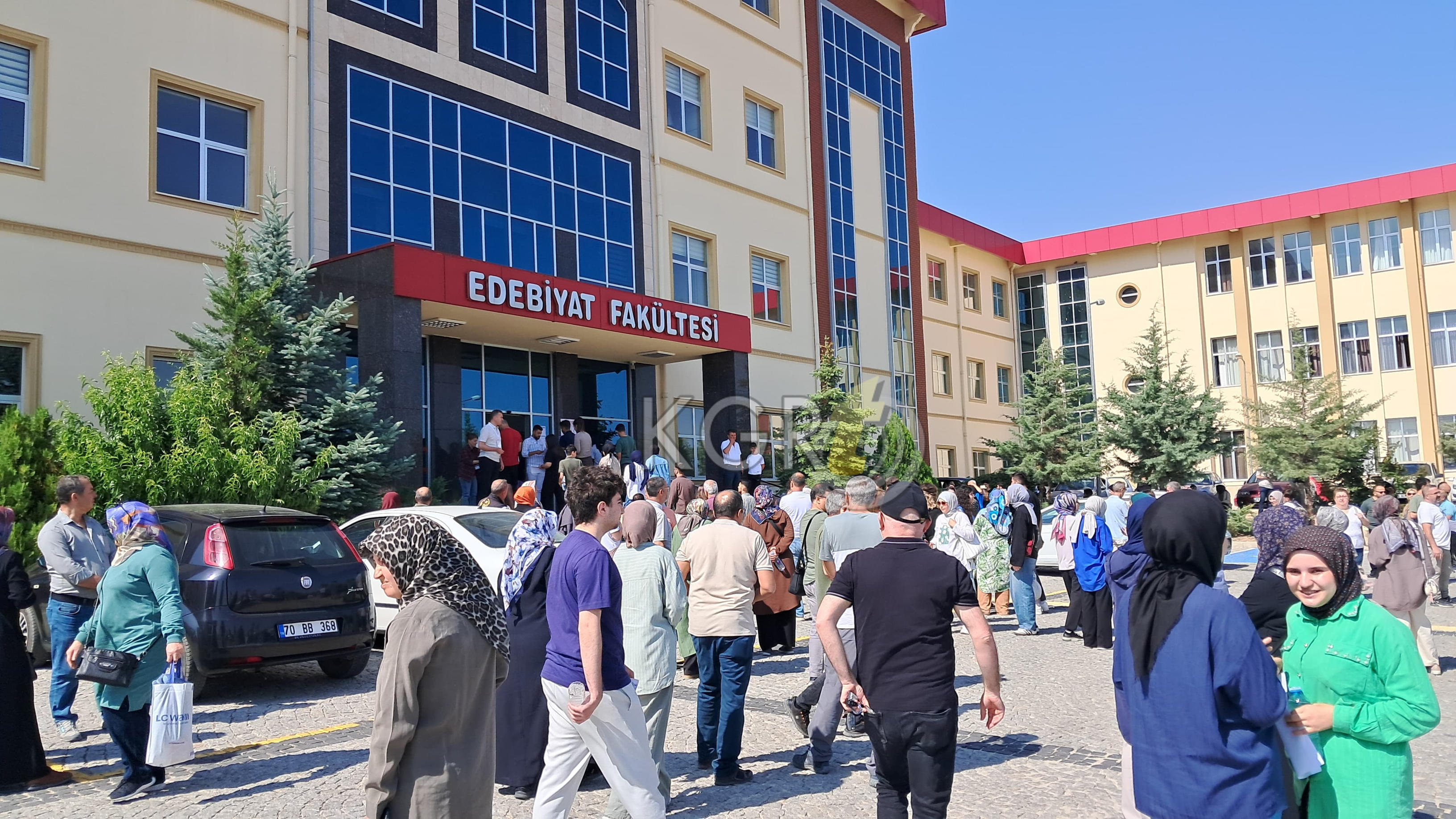 Karamanda Yksye 2 Dakika Ile Gec Kalan Adaylar Sinava Alinmadi2