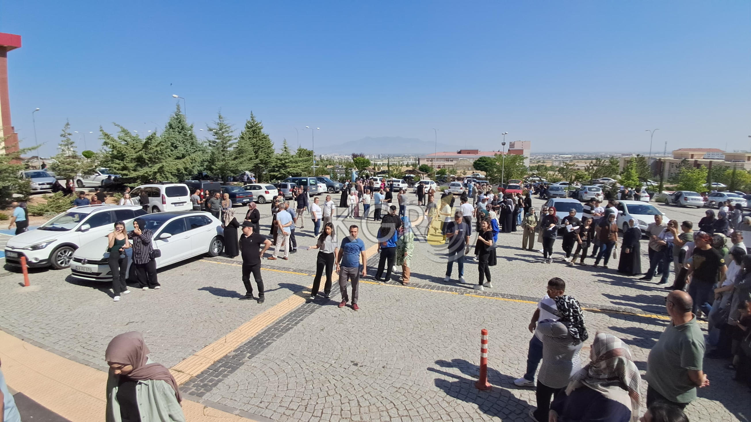 Karamanda Yksye 2 Dakika Ile Gec Kalan Adaylar Sinava Alinmadi4