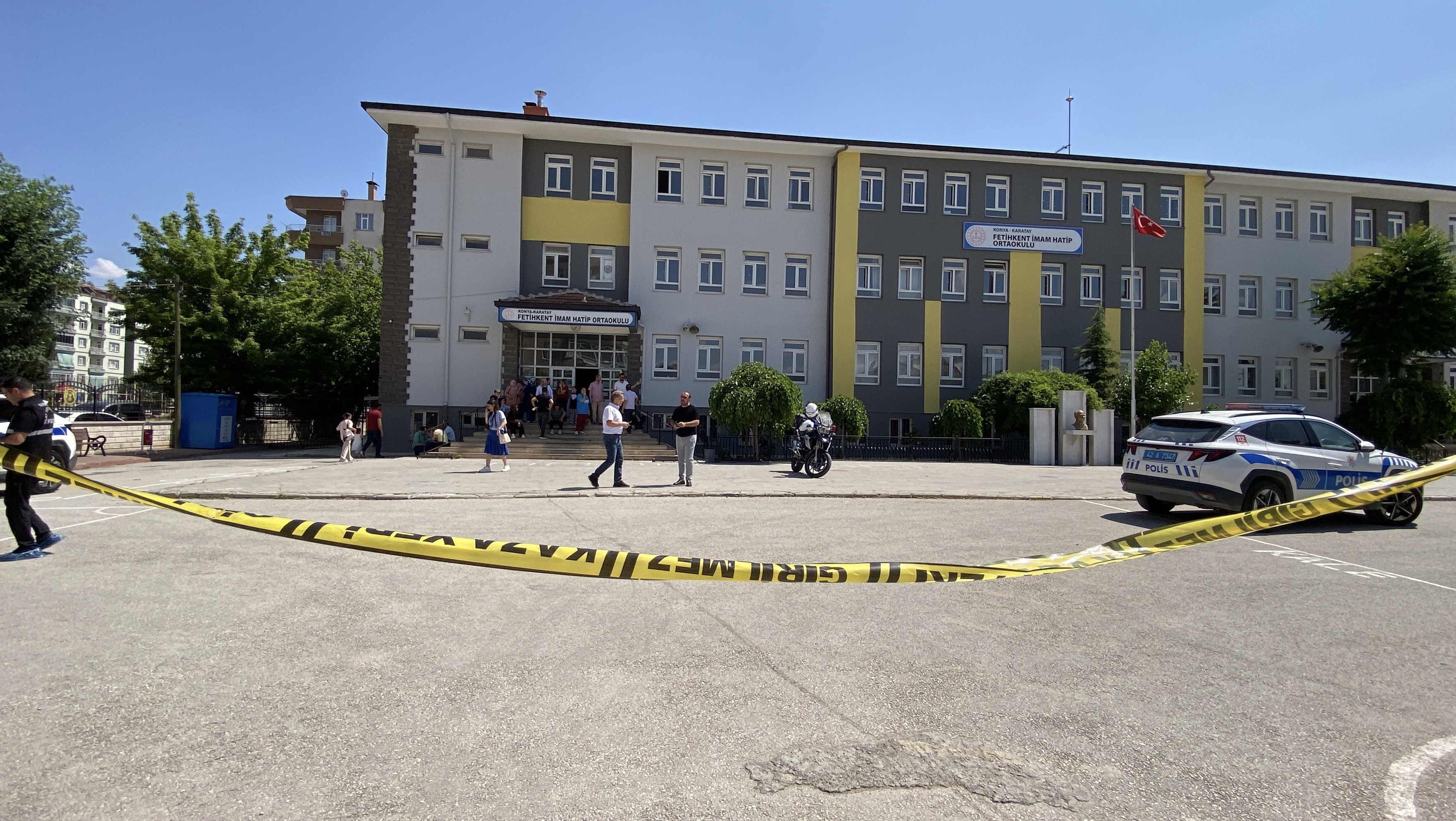 Ogretmen Okulda Silahli Saldiriya Ugrayarak Hayatini Kaybetti (3)