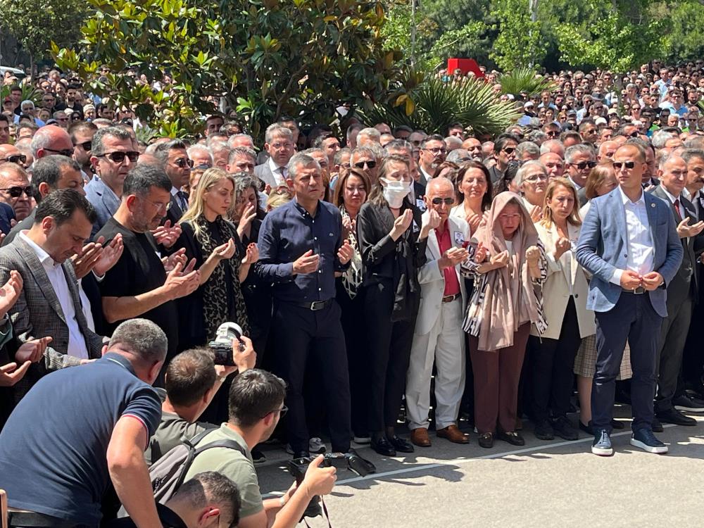On Binlerce Kisiden Ferdi Zeyreke Aci Veda2
