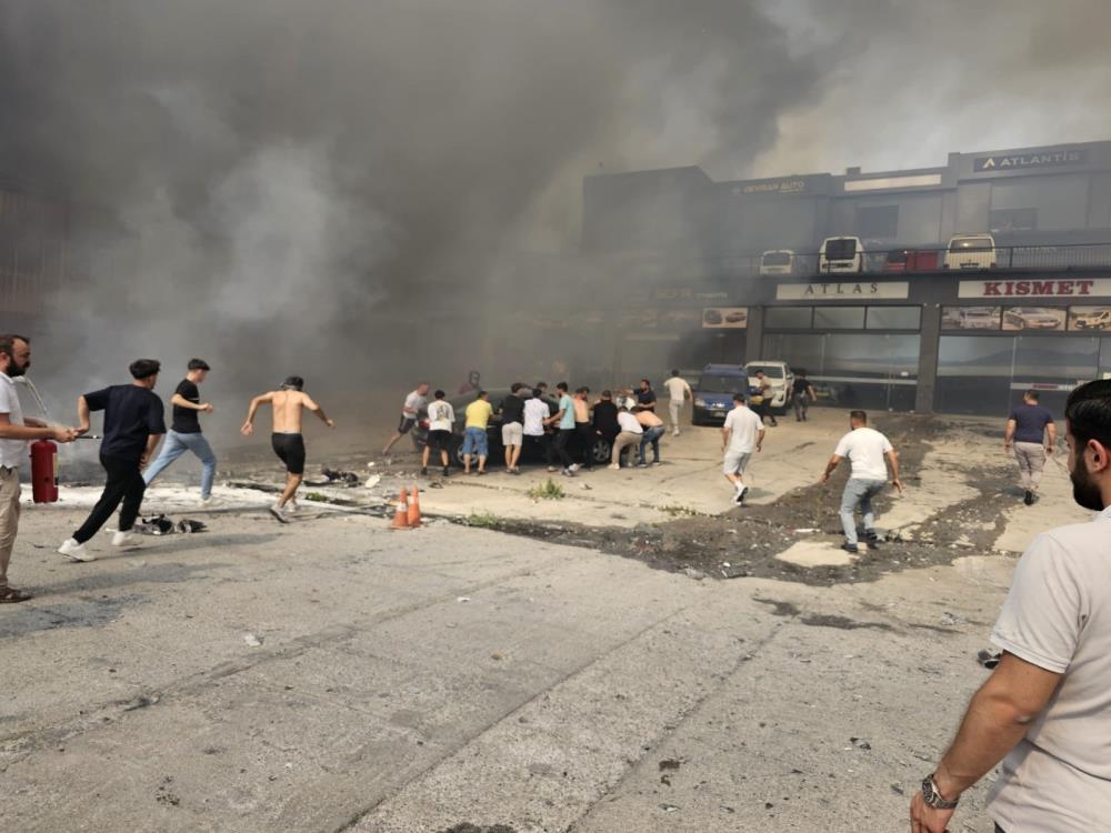 Orman Yangininda Araclar Yandi3