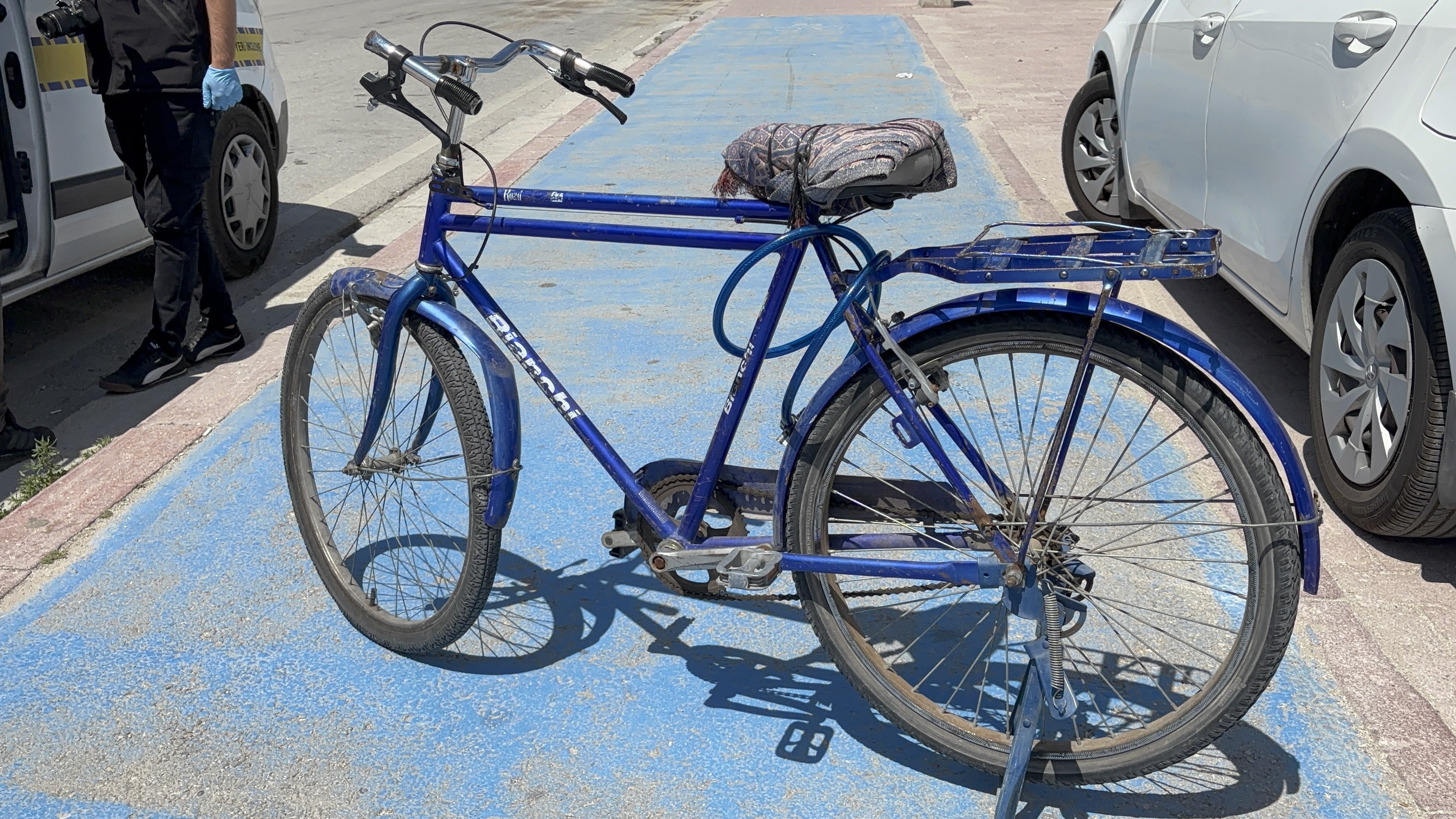 Otomobilin Carptigi Bisikletli Hayatini Kaybetti 1 (3)