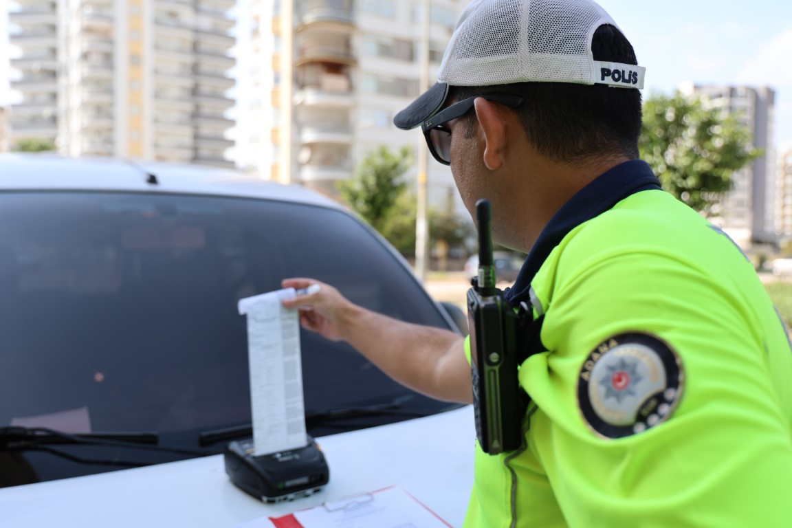 Trafikte Cep Telefonu Kullanimi Cep Yakacak (1)