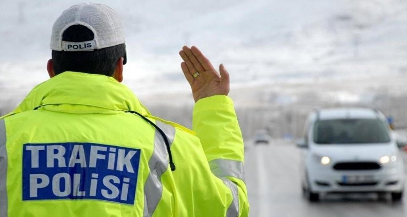 Trafikte Cep Telefonu Kullanimi Cep Yakacak (2)