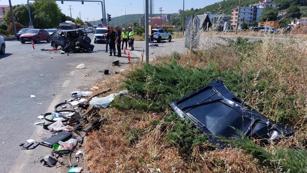 Zincirleme Kazada Paramparca Oldu 3U Agir 4 Yarali2