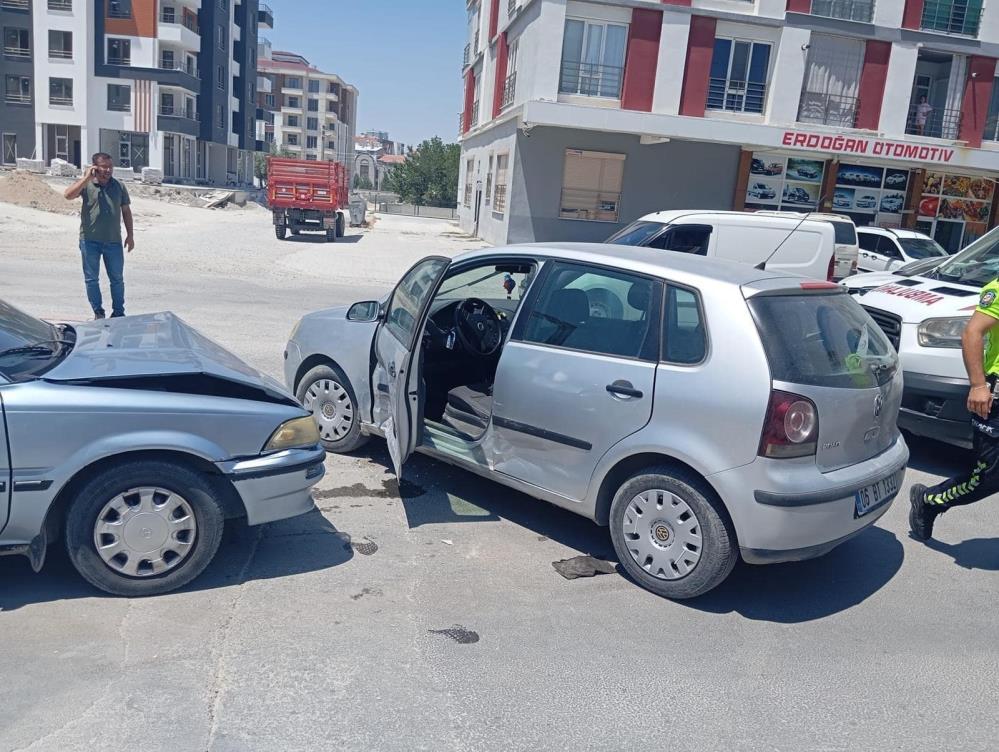 2 Otomobil Carpisti 6 Kisi Yarali1
