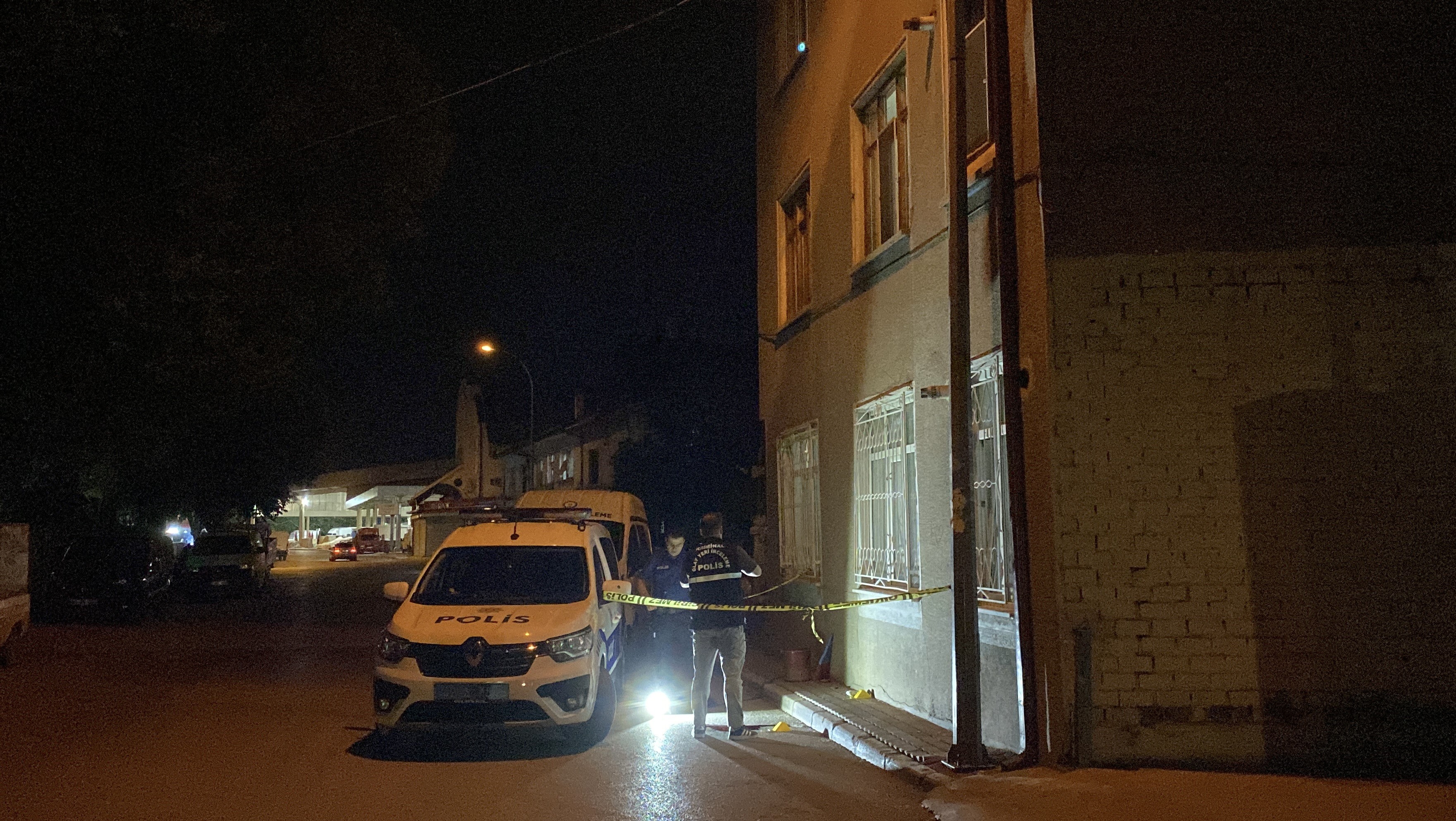 3Uncu Kattan Dusen 8 Yasindaki Cocuk Agir Yaralandi (4)