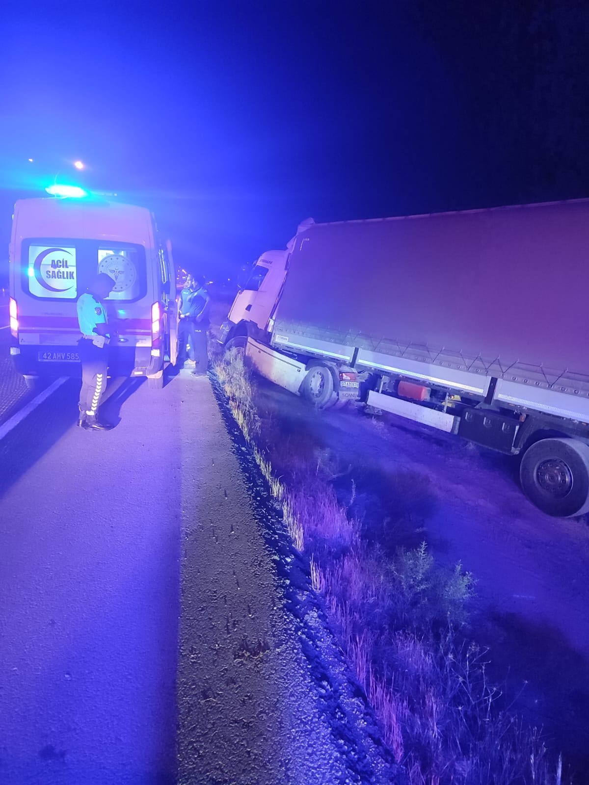 tir-sarampole-devrildi-1-kisi-yaralandi1