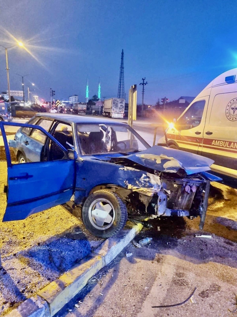 otomobil-ile-tir-carpisti-3-kisi-yaralandi1