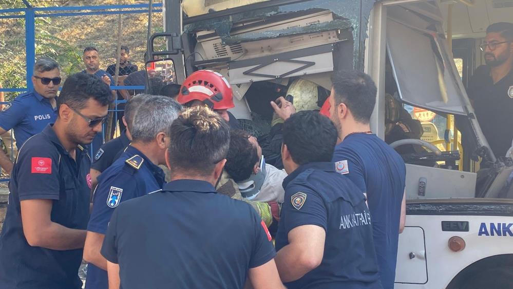 Ankara'da Belediye Otobüsü Kazası Yaralılar Var1