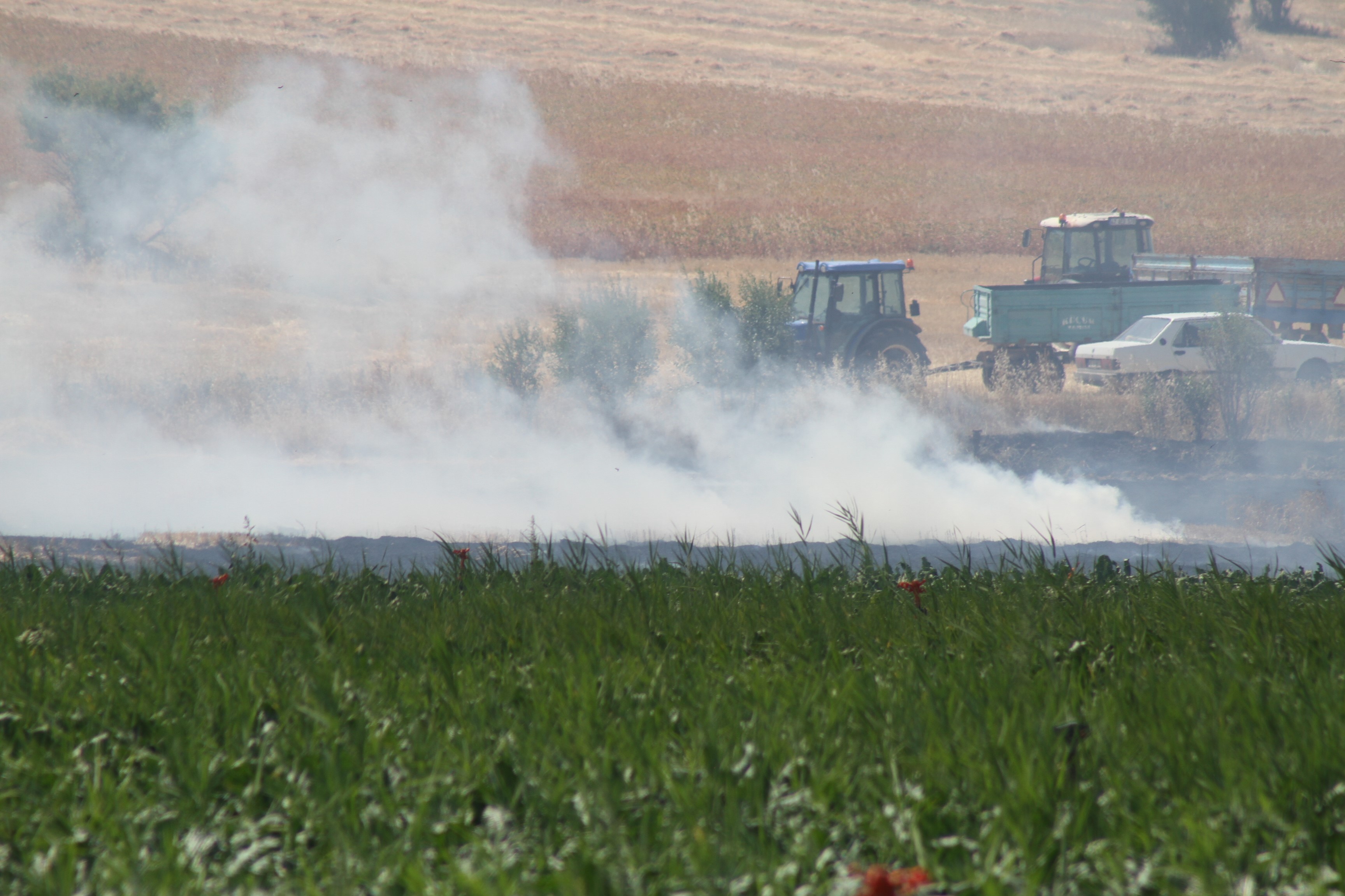 Bicerdoverde Yangin Cikti Alevler Tarlaya Sicradi (2)