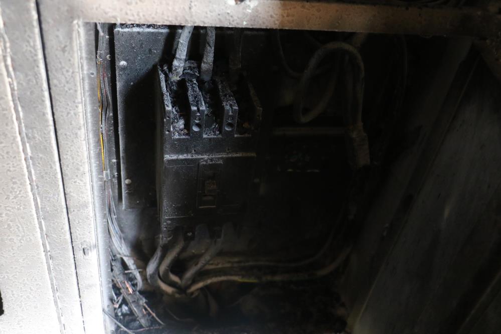Binada Elektrik Panosunda Korkutan Patlama2